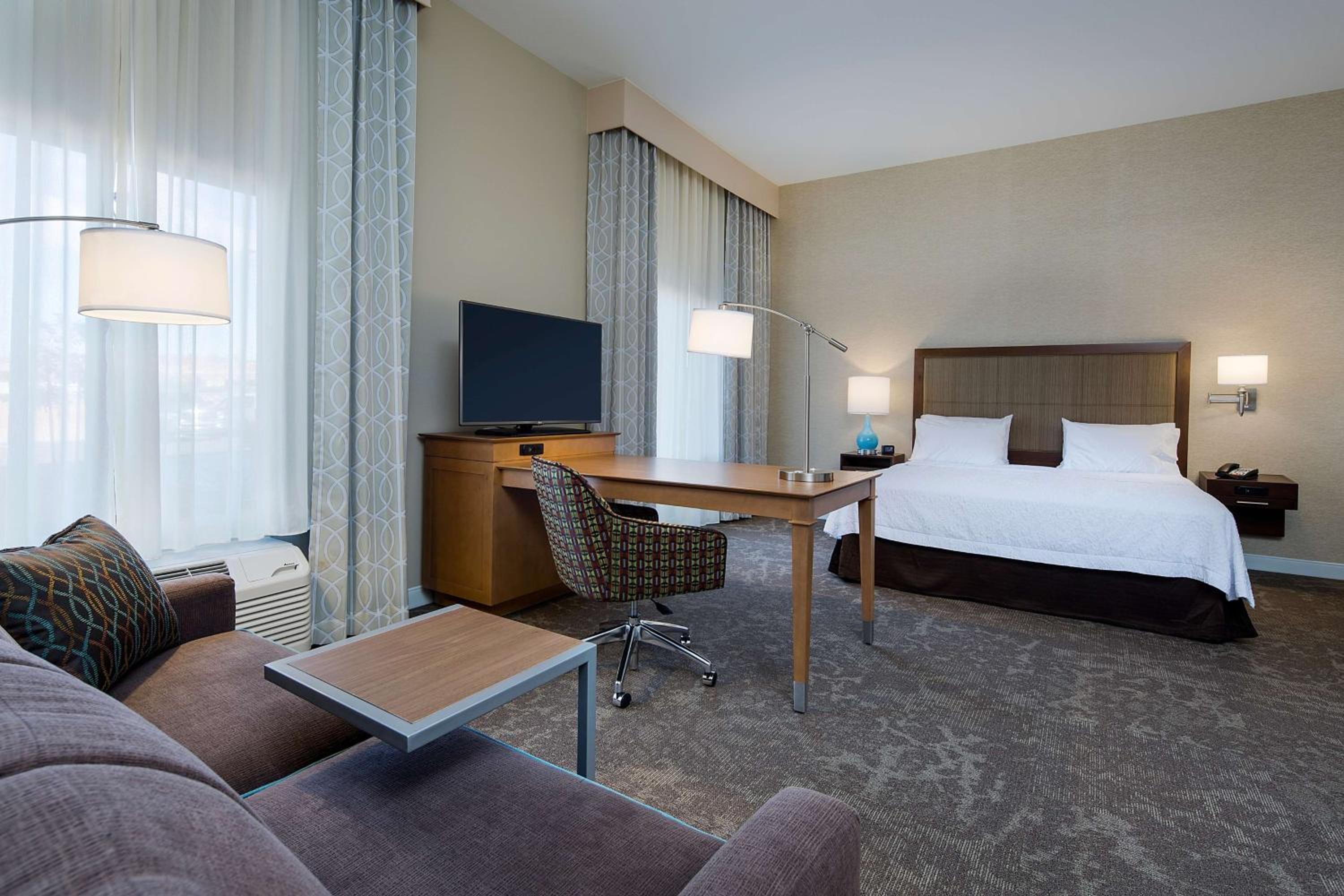 King Suite with Balcony - Non-Smoking
