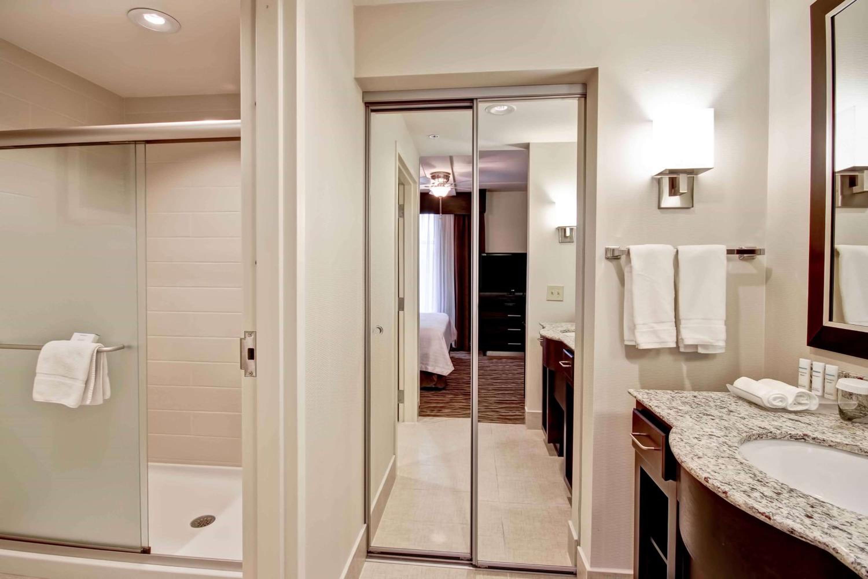 King Studio Suite - Photo 3