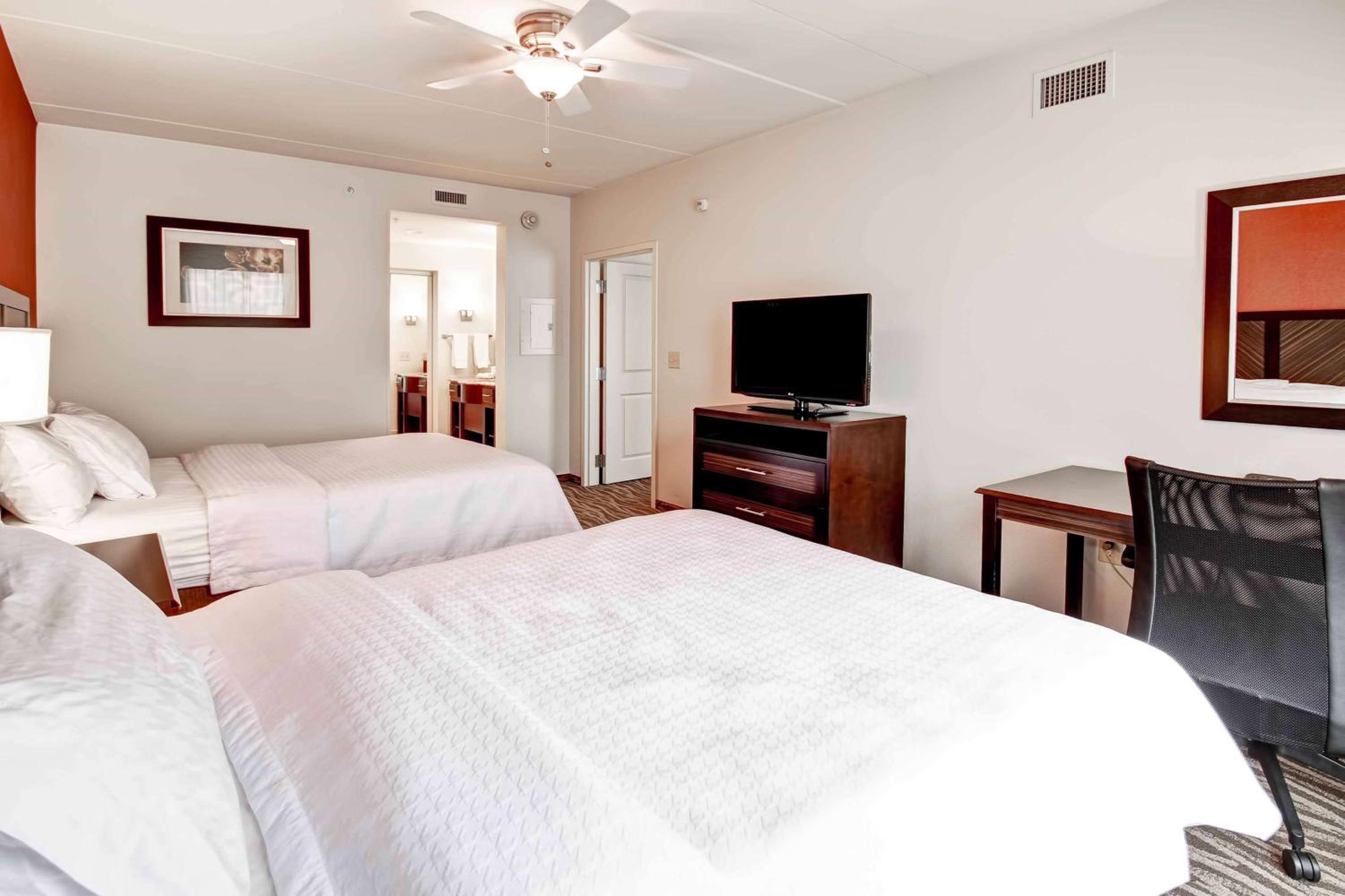 One-Bedroom Queen Suite with Two Queen Beds - Photo 1