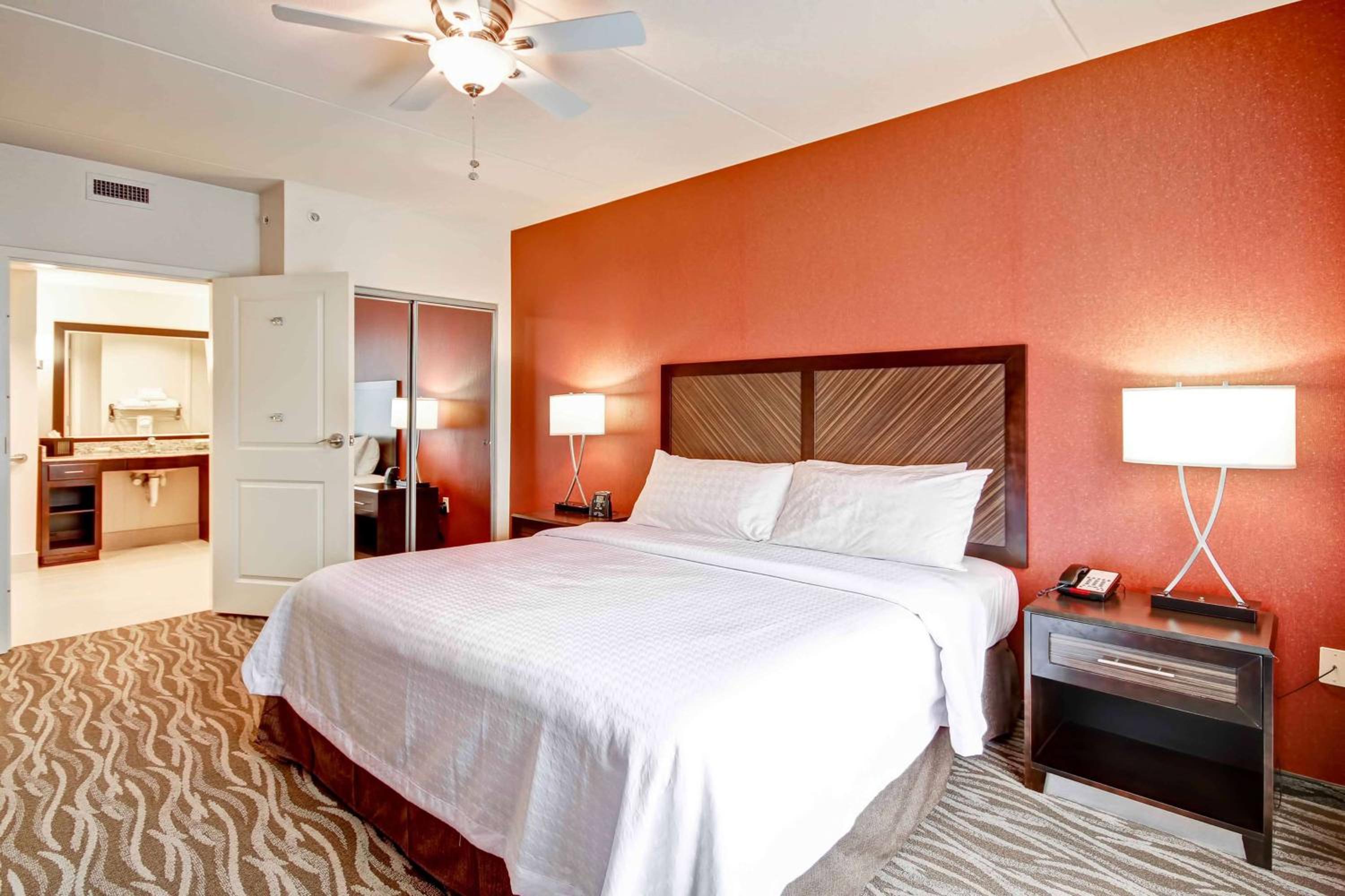 One-Bedroom King Suite - Photo 2