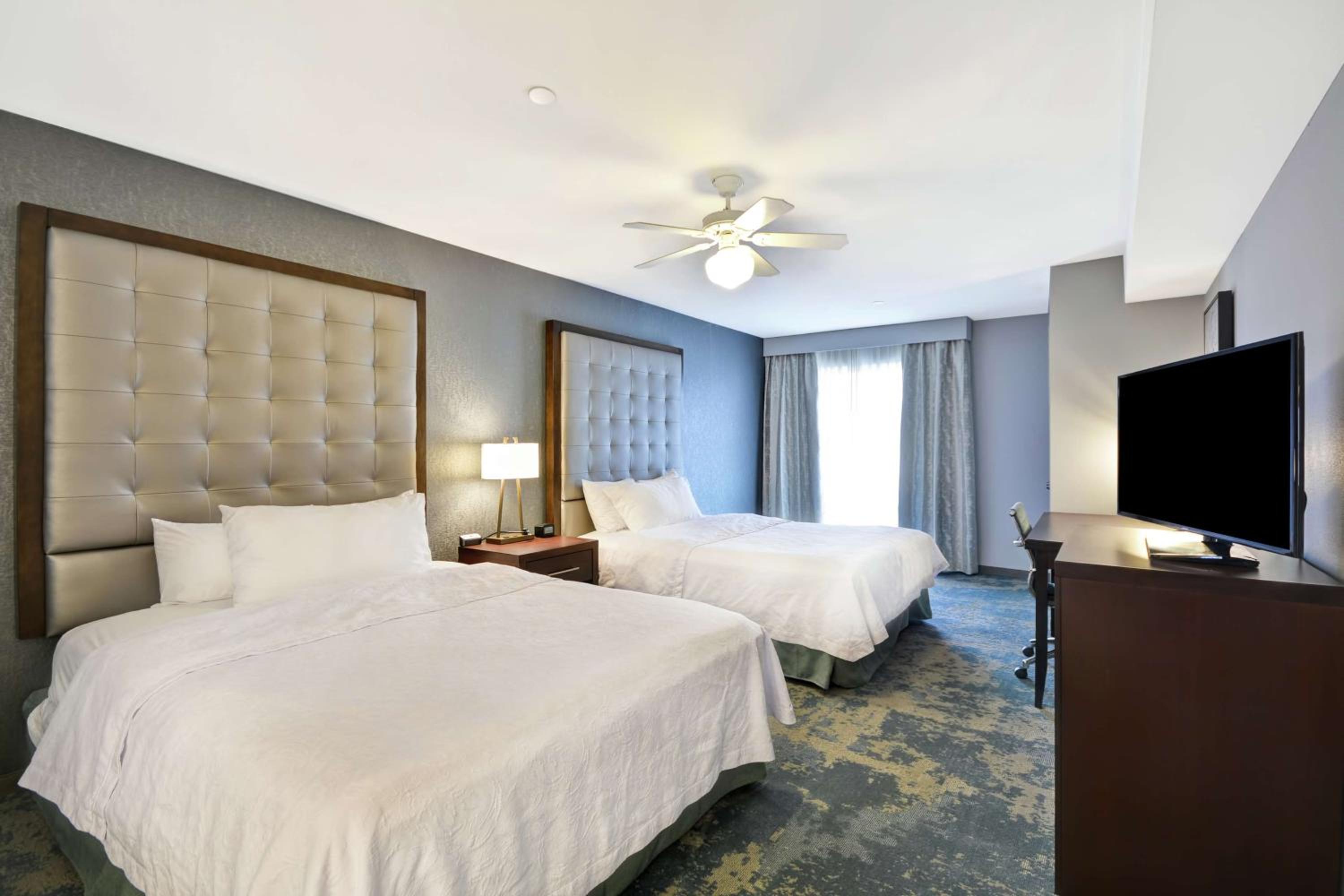 Suite with Two Double Beds and Bath Tub - Mobility and Hearing Access/Non-Smoking - Photo 1