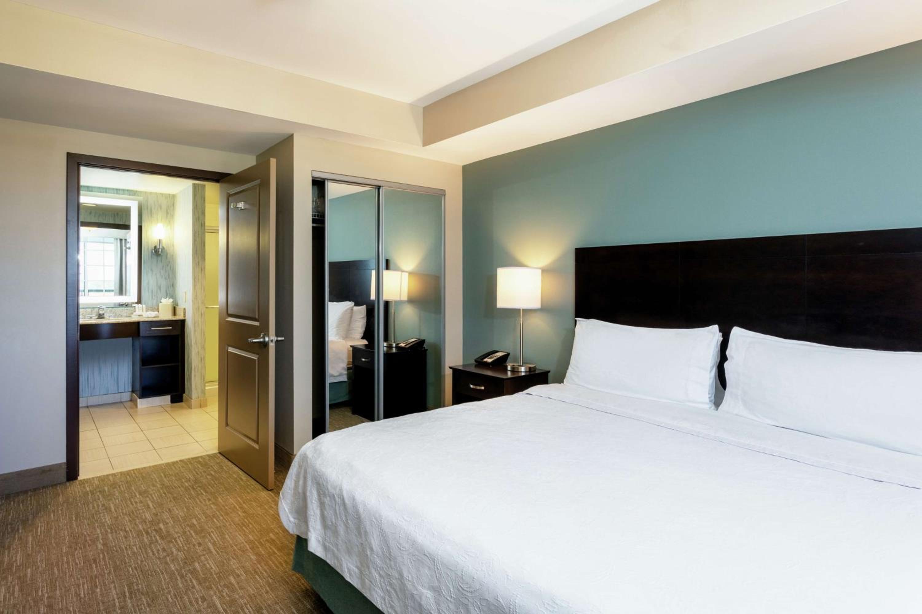 Two-Bedroom Presidential Suite - Non-Smoking photo 2