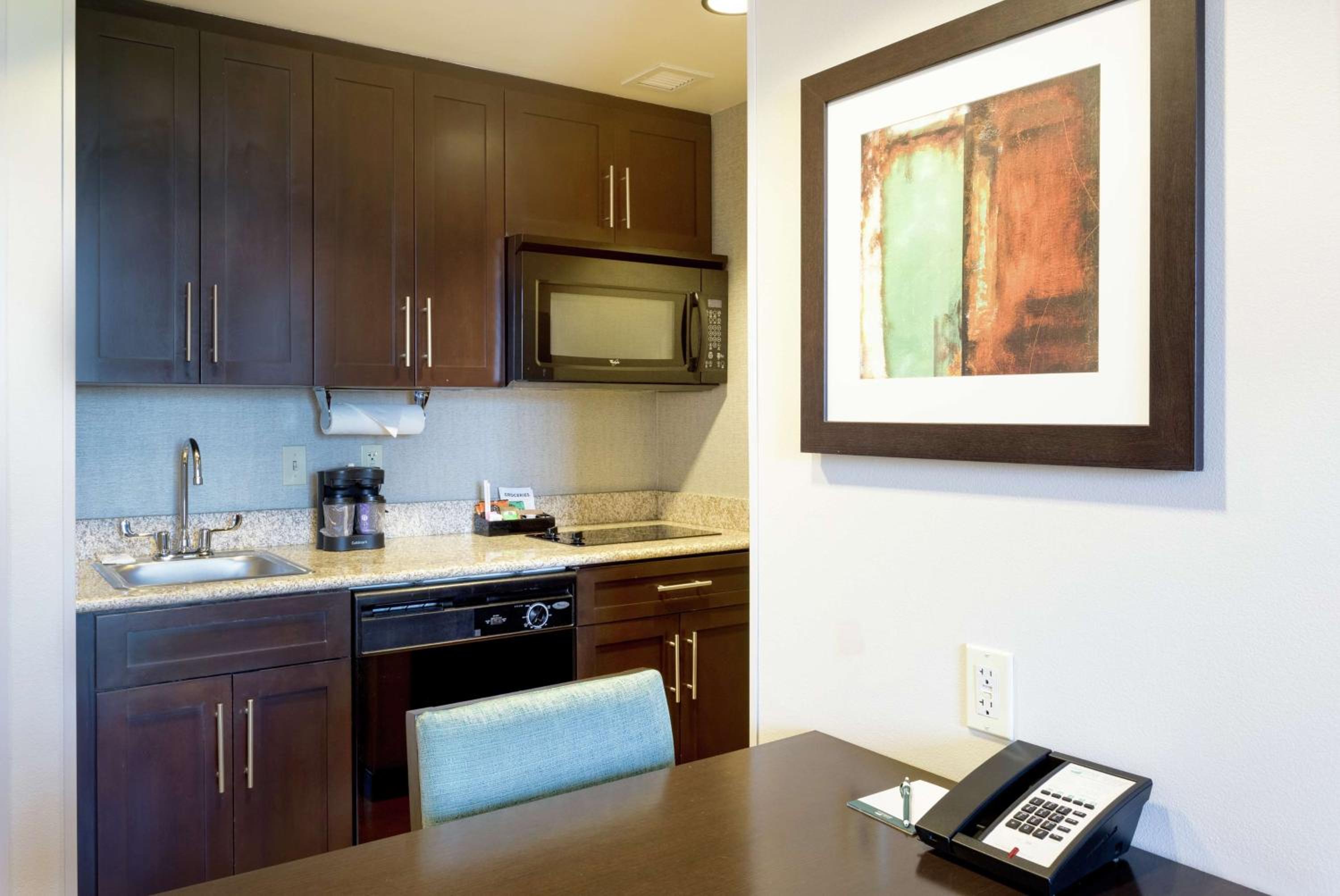 One-Bedroom King Suite - Non-Smoking photo 3