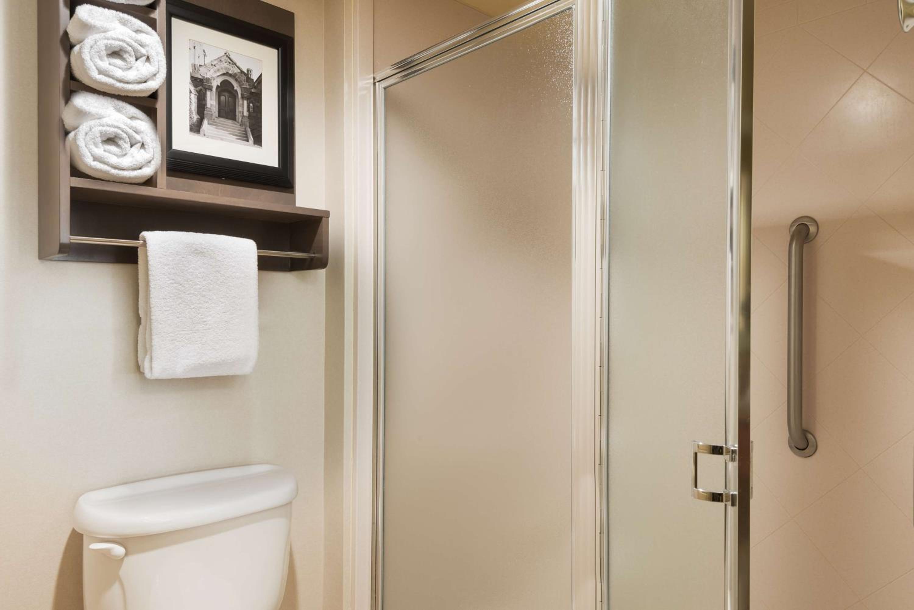 Queen Studio Suite - Non-Smoking - Photo 2