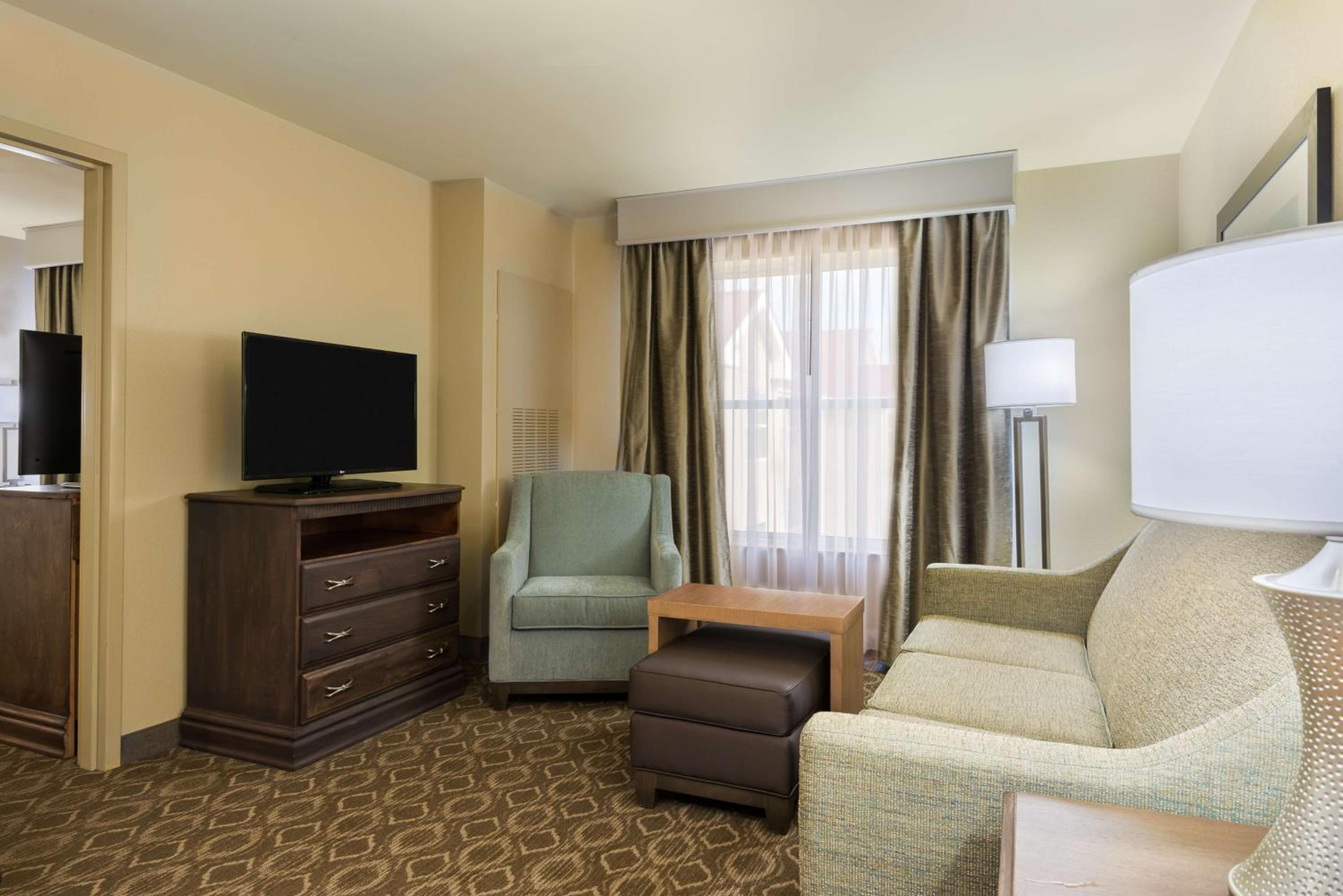 One-Bedroom Queen Suite with Two Queen Beds - Non-Smoking - Photo 1