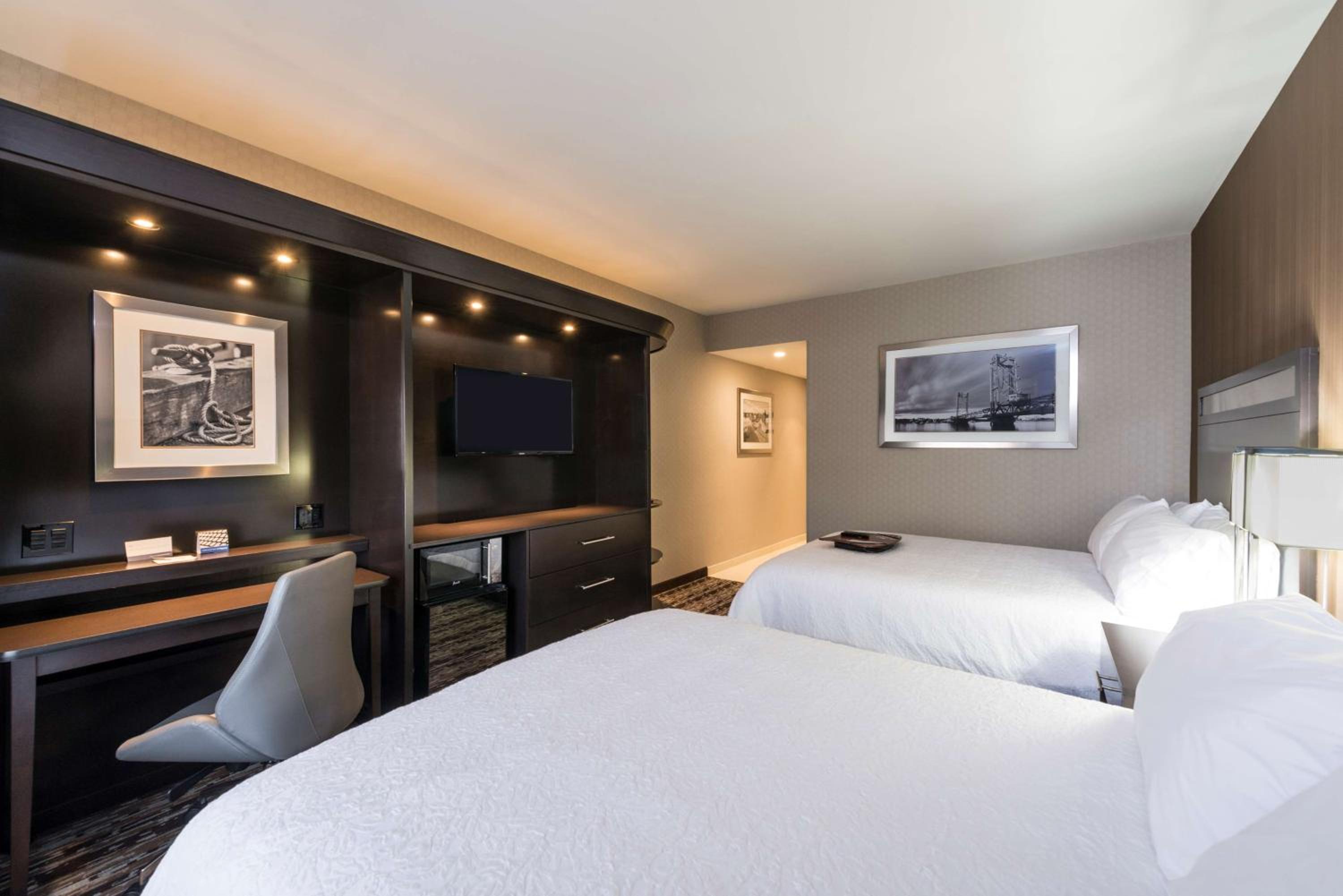 Queen Room with Two Queen Beds - Non-Smoking photo 1