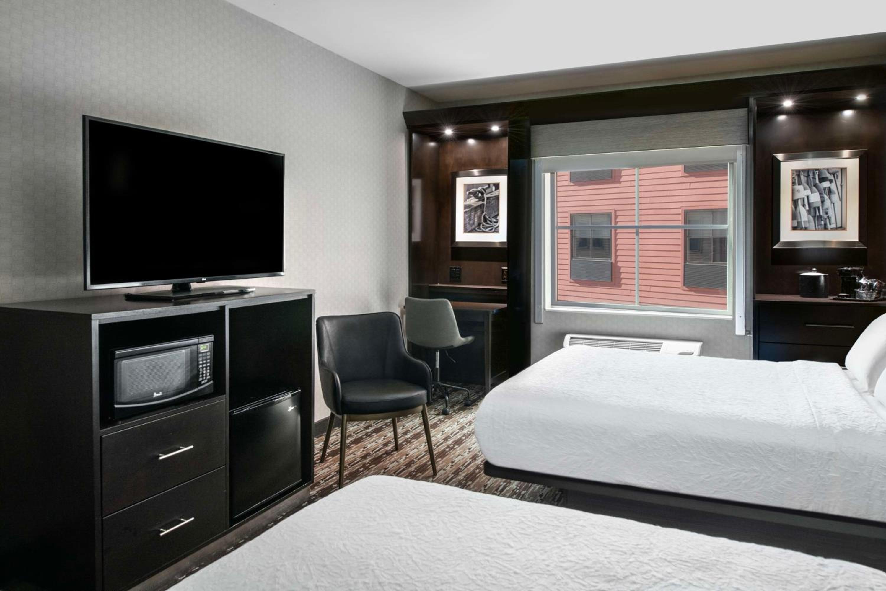 Queen Room with Two Queen Beds - Mobility and Hearing Access/Non-Smoking photo 1