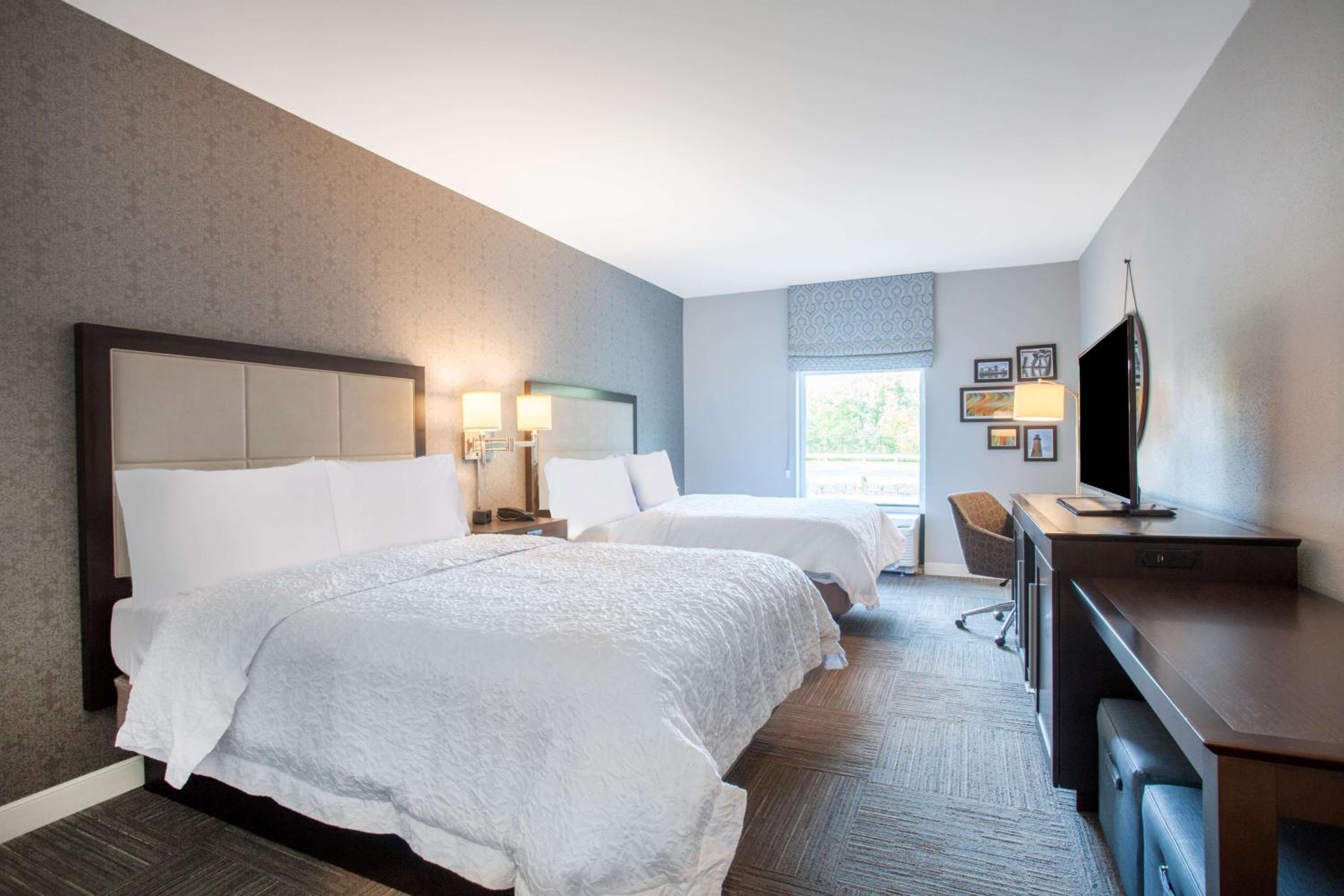 Queen Room with Two Queen Beds - Non-Smoking photo 1