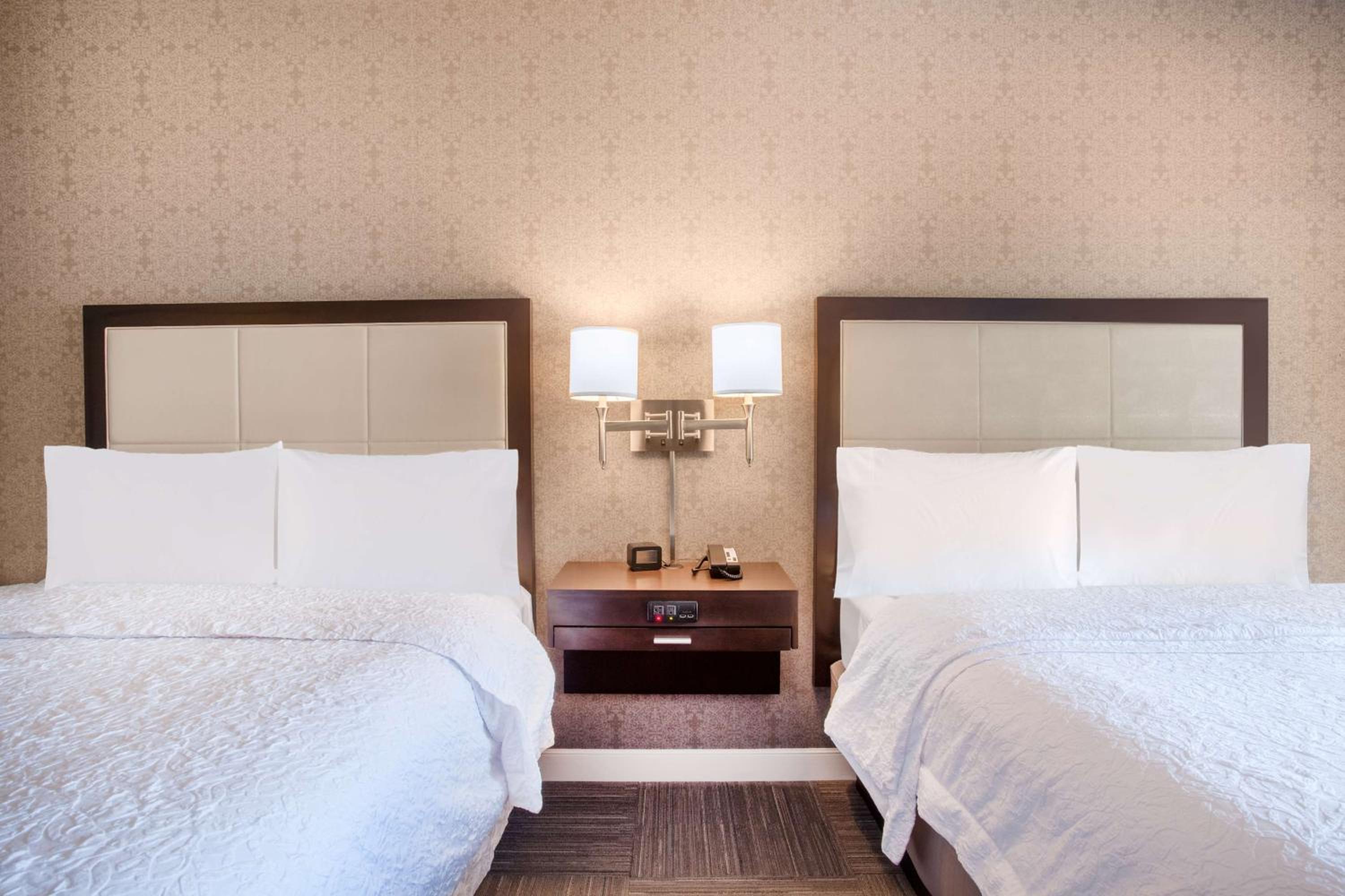 Queen Room with Two Queen Beds - Hearing Access/Non-Smoking photo 1