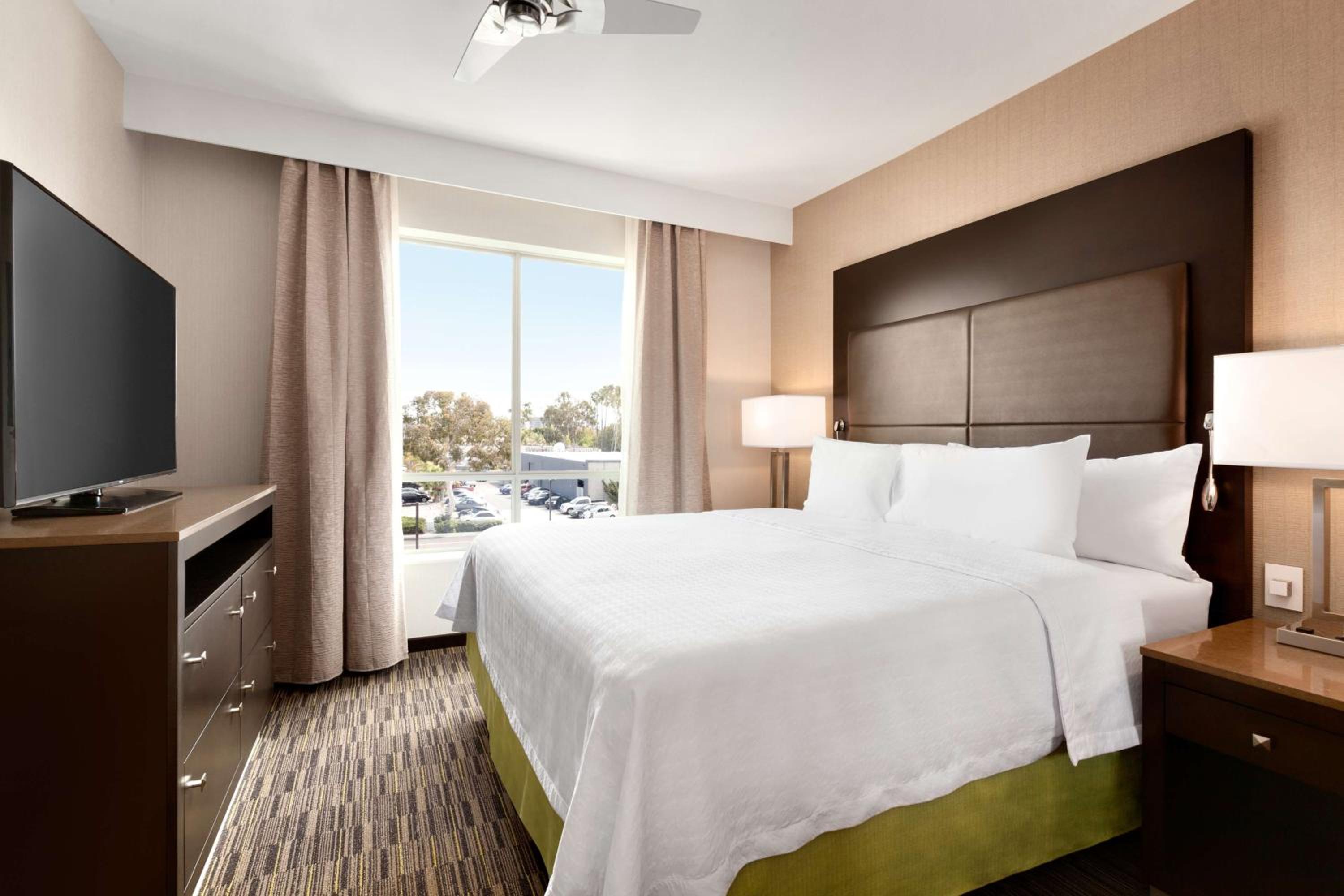 Premium King Suite photo 3