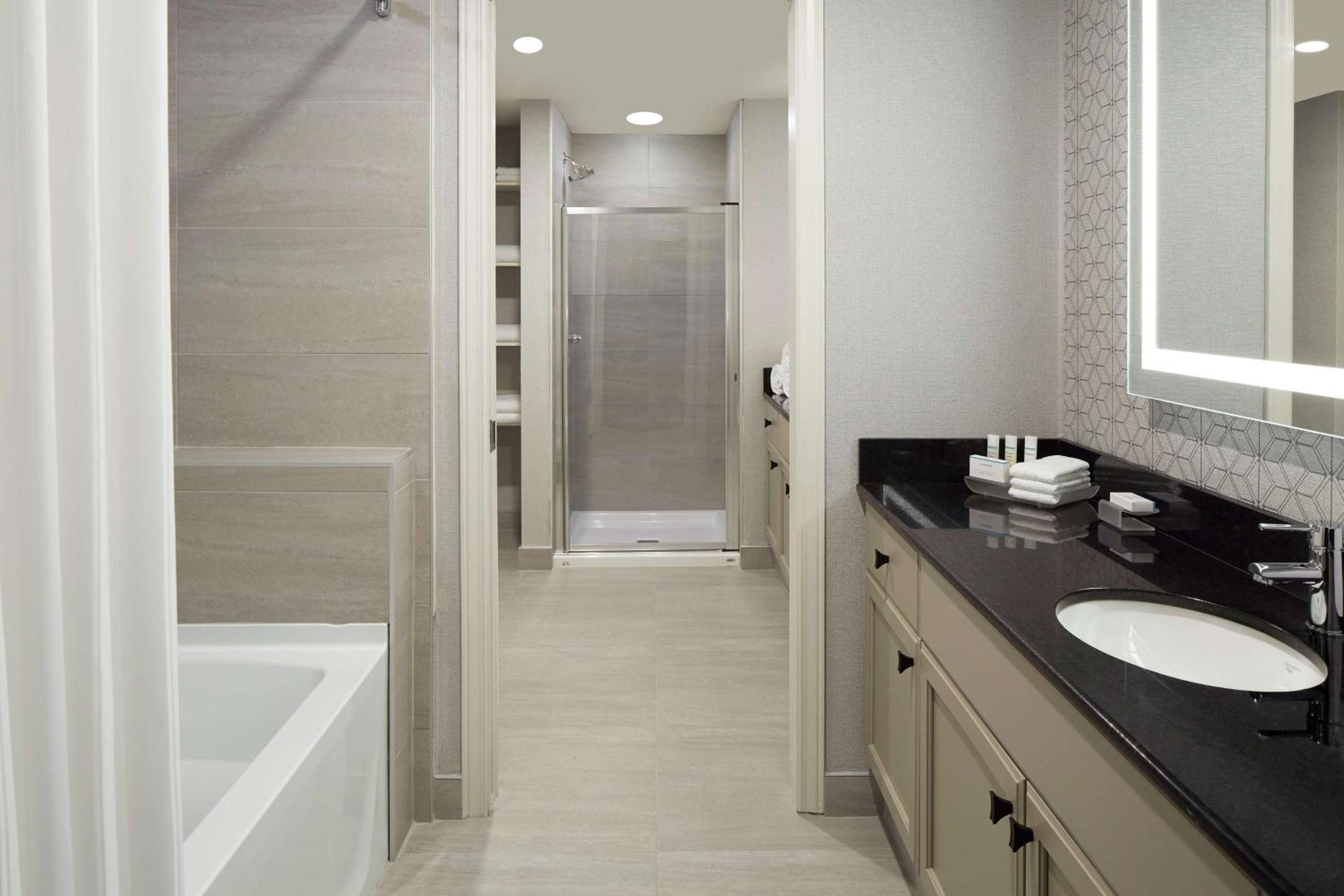 One-Bedroom Suite with Two Double Beds and Fireplace - Non-Smoking - Photo 3