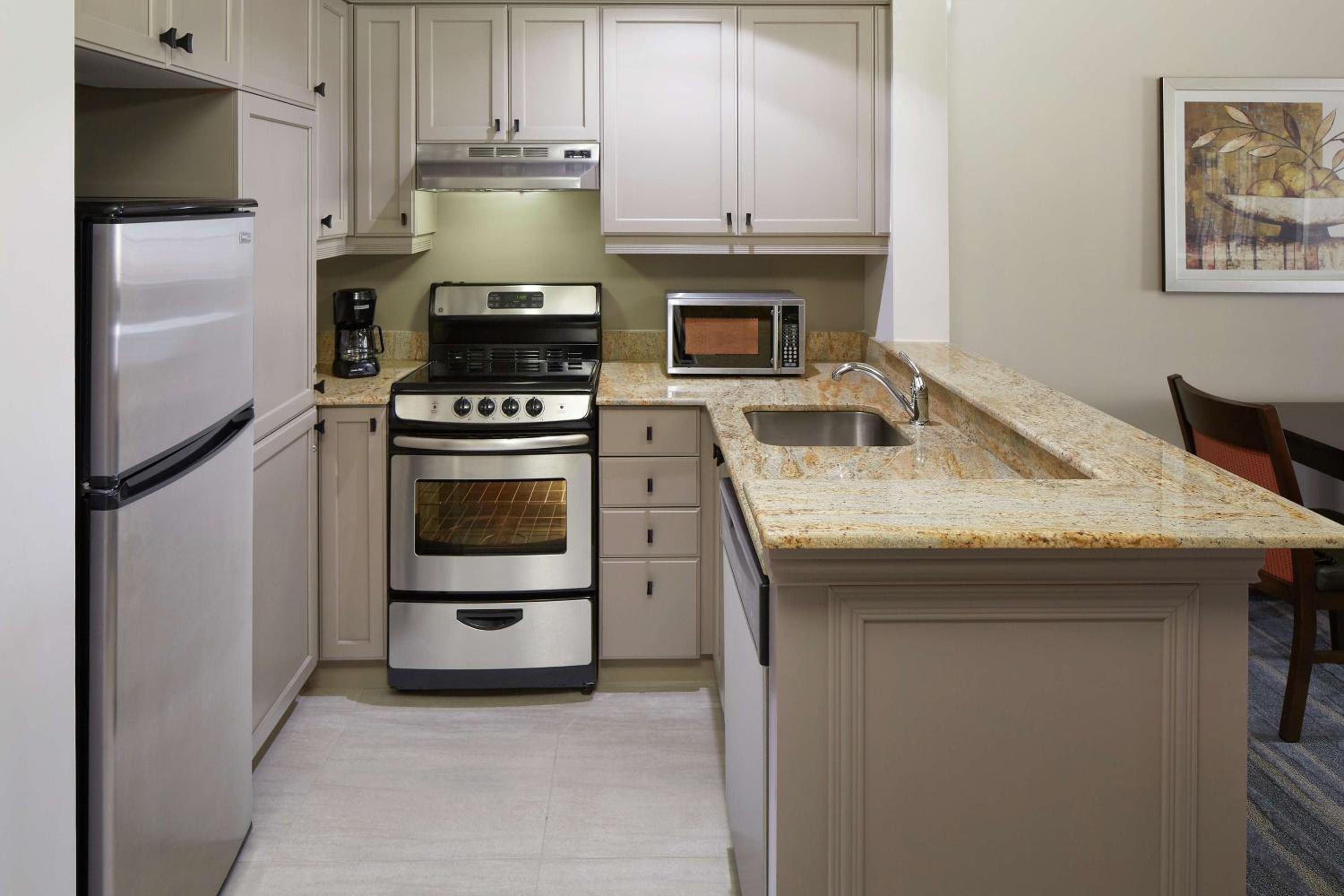 Queen Studio with kitchenette & fireplace - Photo 3