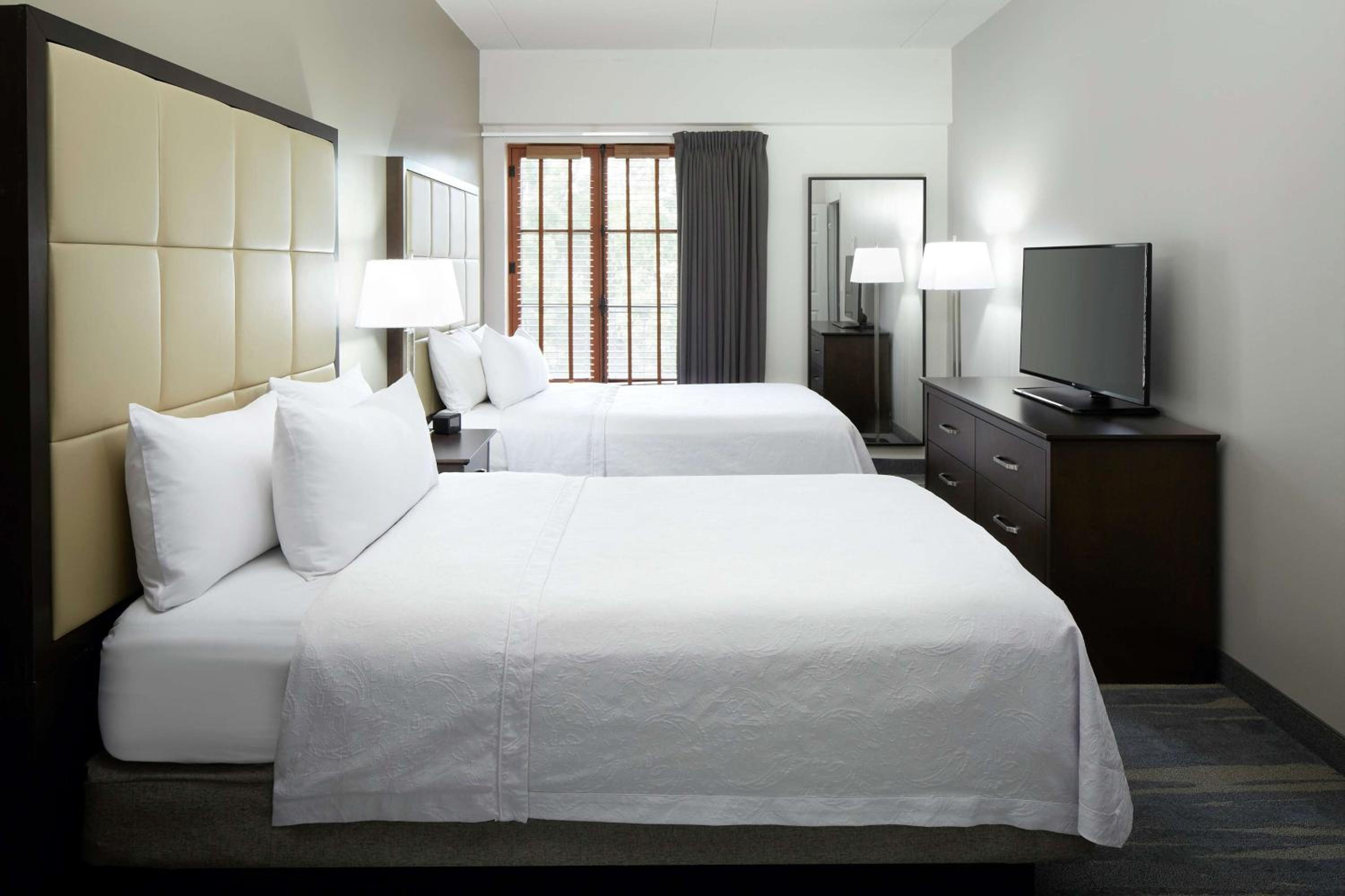One-Bedroom Suite with Two Double Beds and Fireplace - Non-Smoking - Photo 1