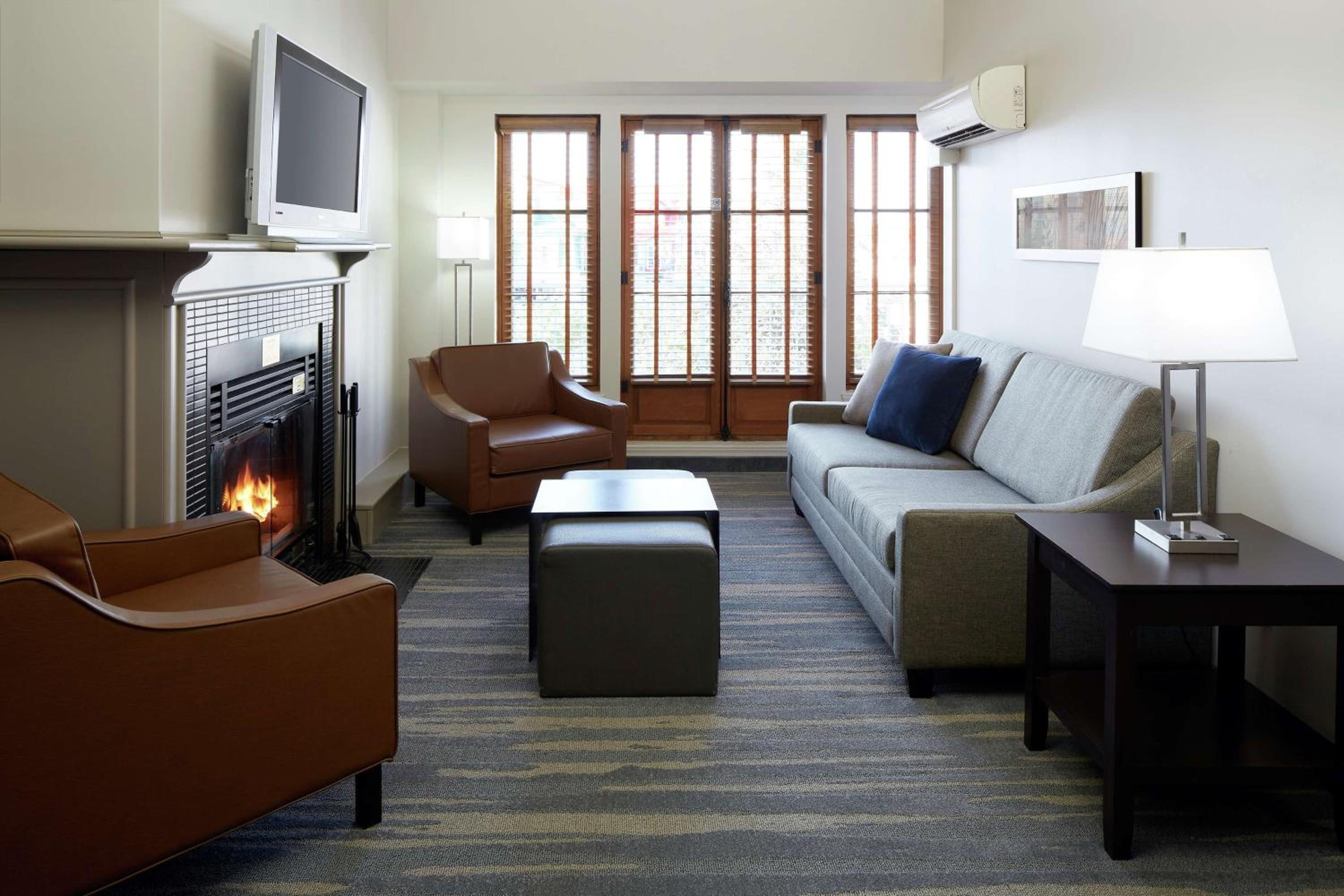 Two-Bedroom Suite with Kitchen and Fireplace - Photo 2