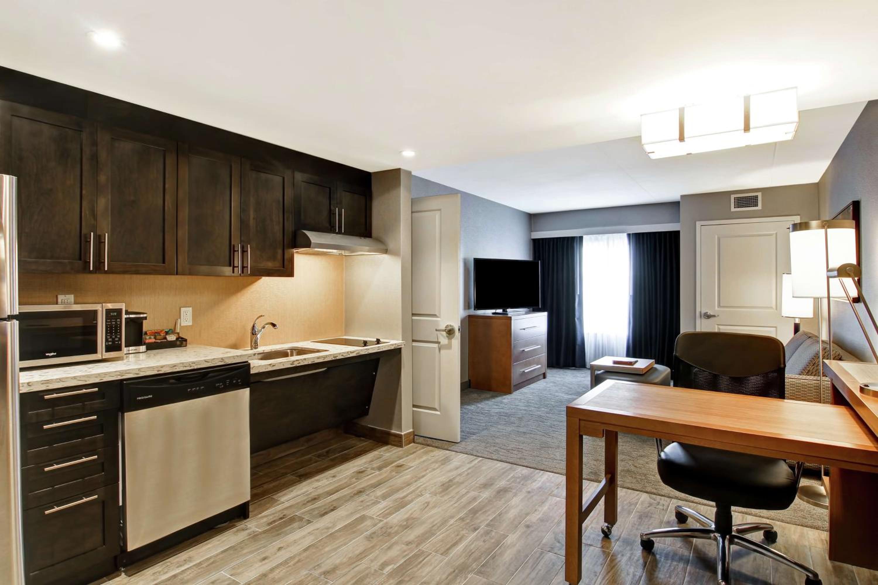 King Suite - Mobility and Hearing Access/Non-Smoking photo 1