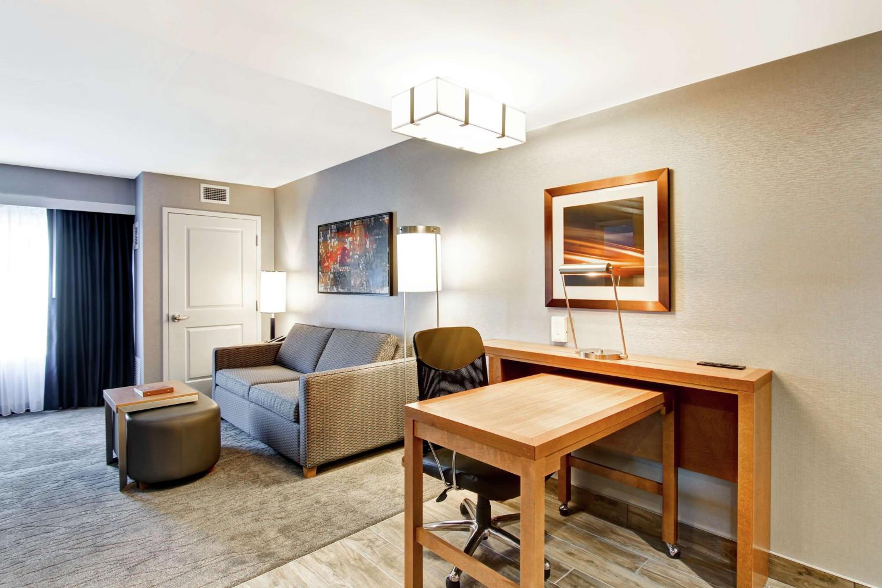 One-Bedroom Queen Suite with Two Queen Beds - Non-Smoking photo 1