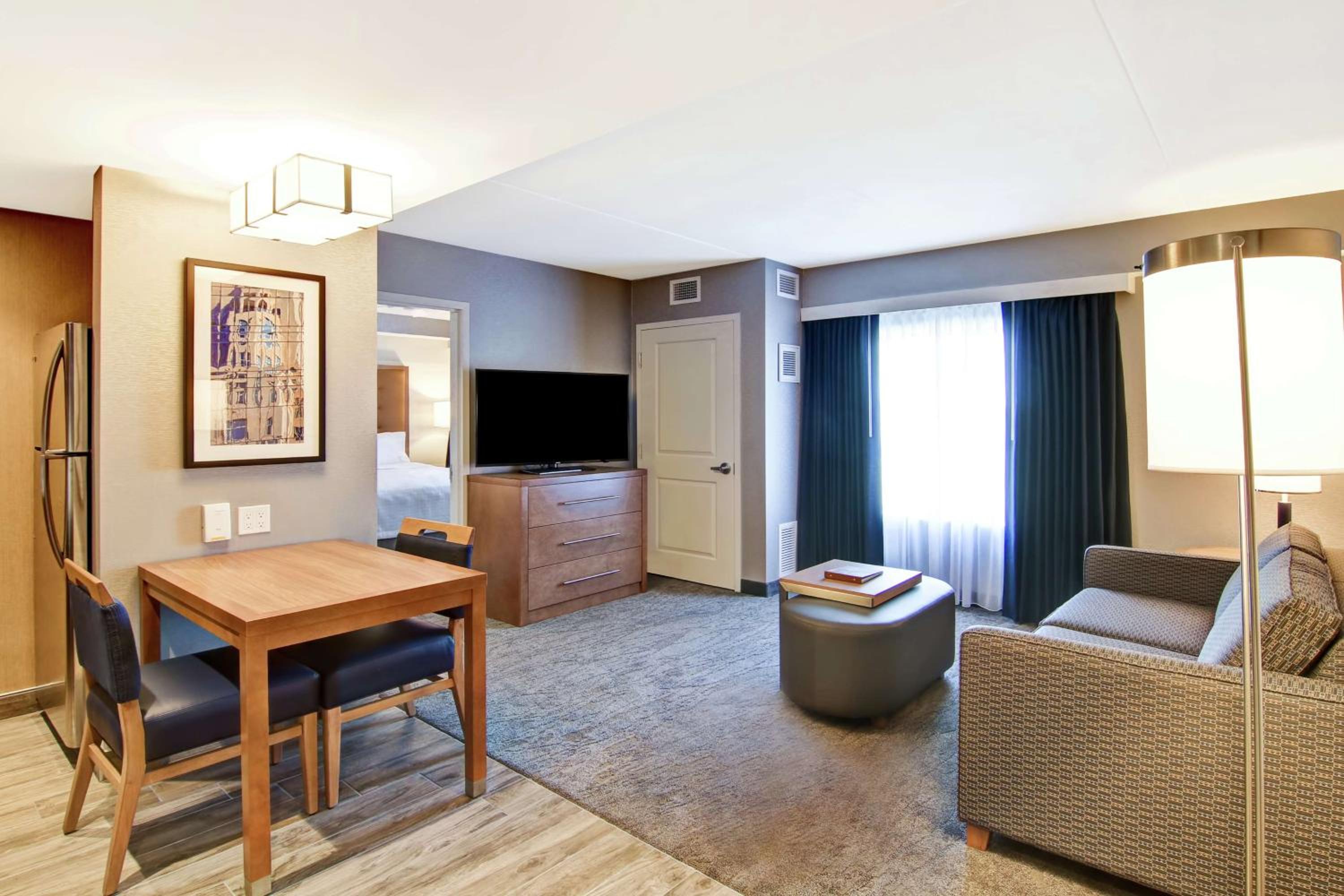 One-Bedroom King Suite - Non-Smoking photo 3