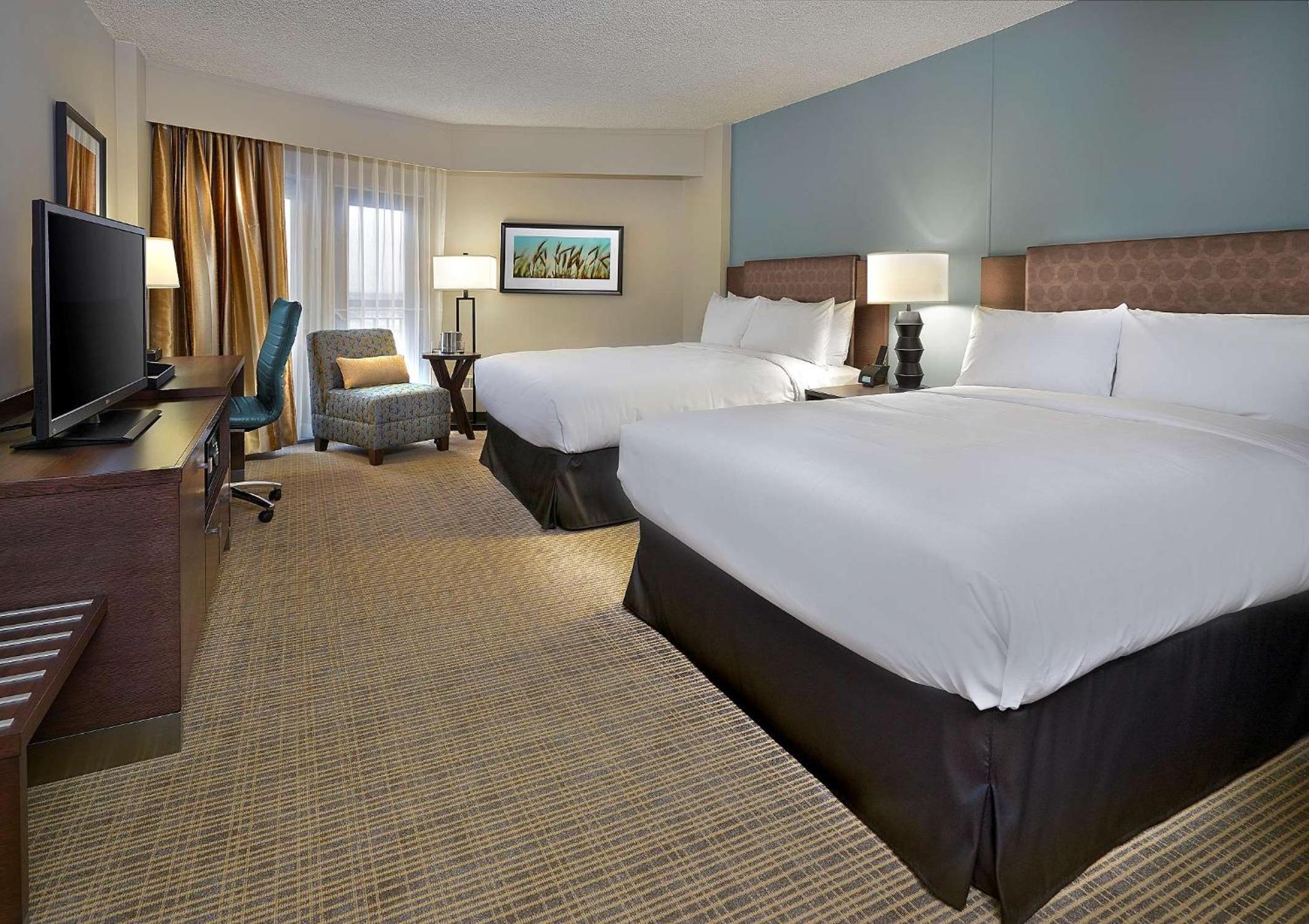 Queen Room with Two Queen Beds - Non-Smoking photo 1