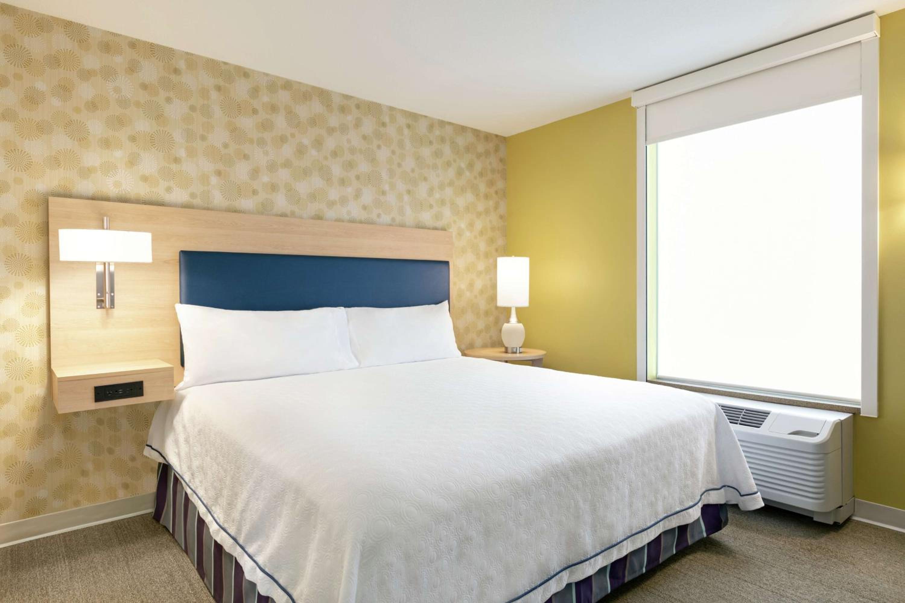 One-Bedroom King Suite - Non-Smoking