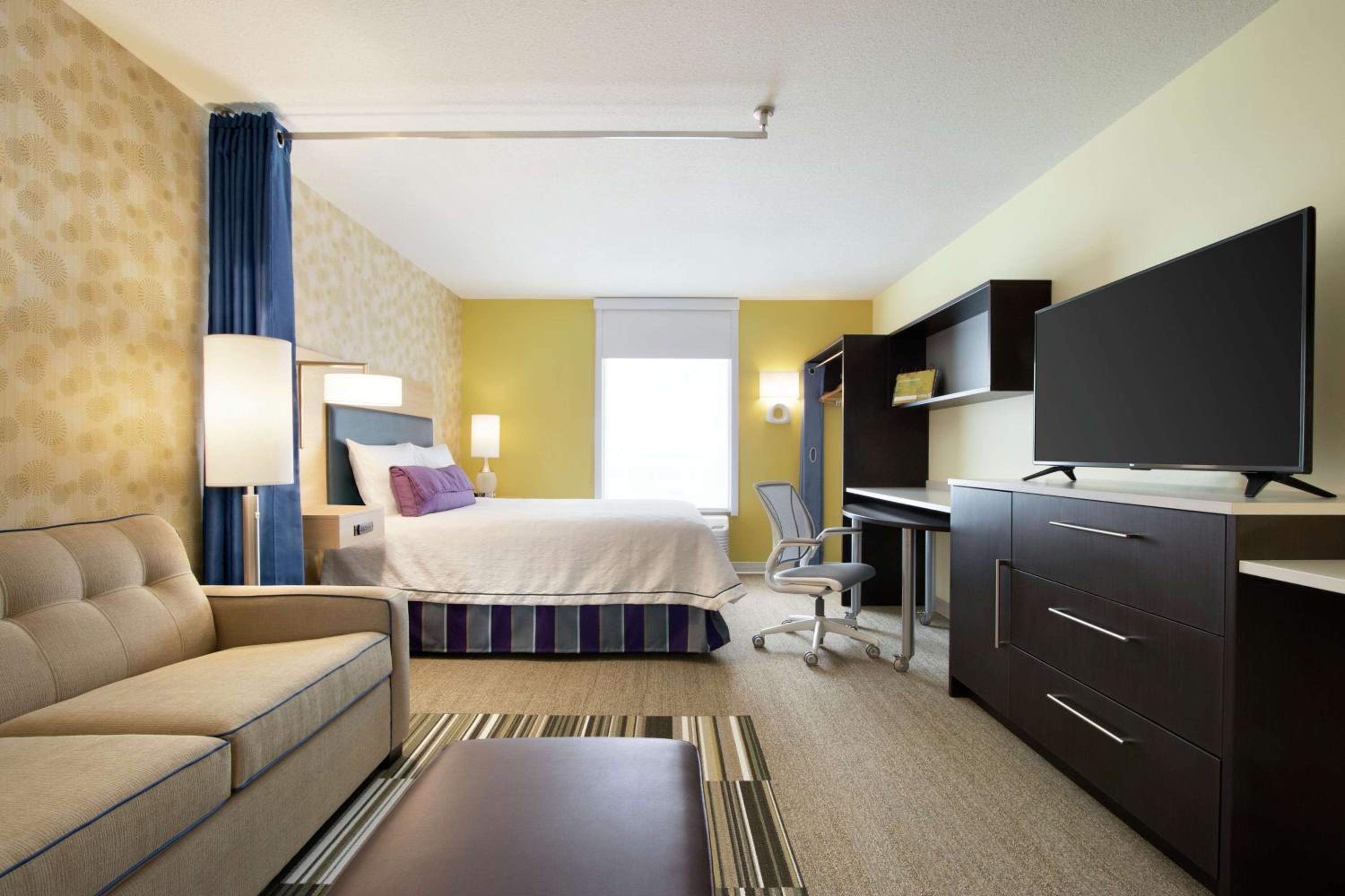 Premium Queen Studio Suite - Non-Smoking