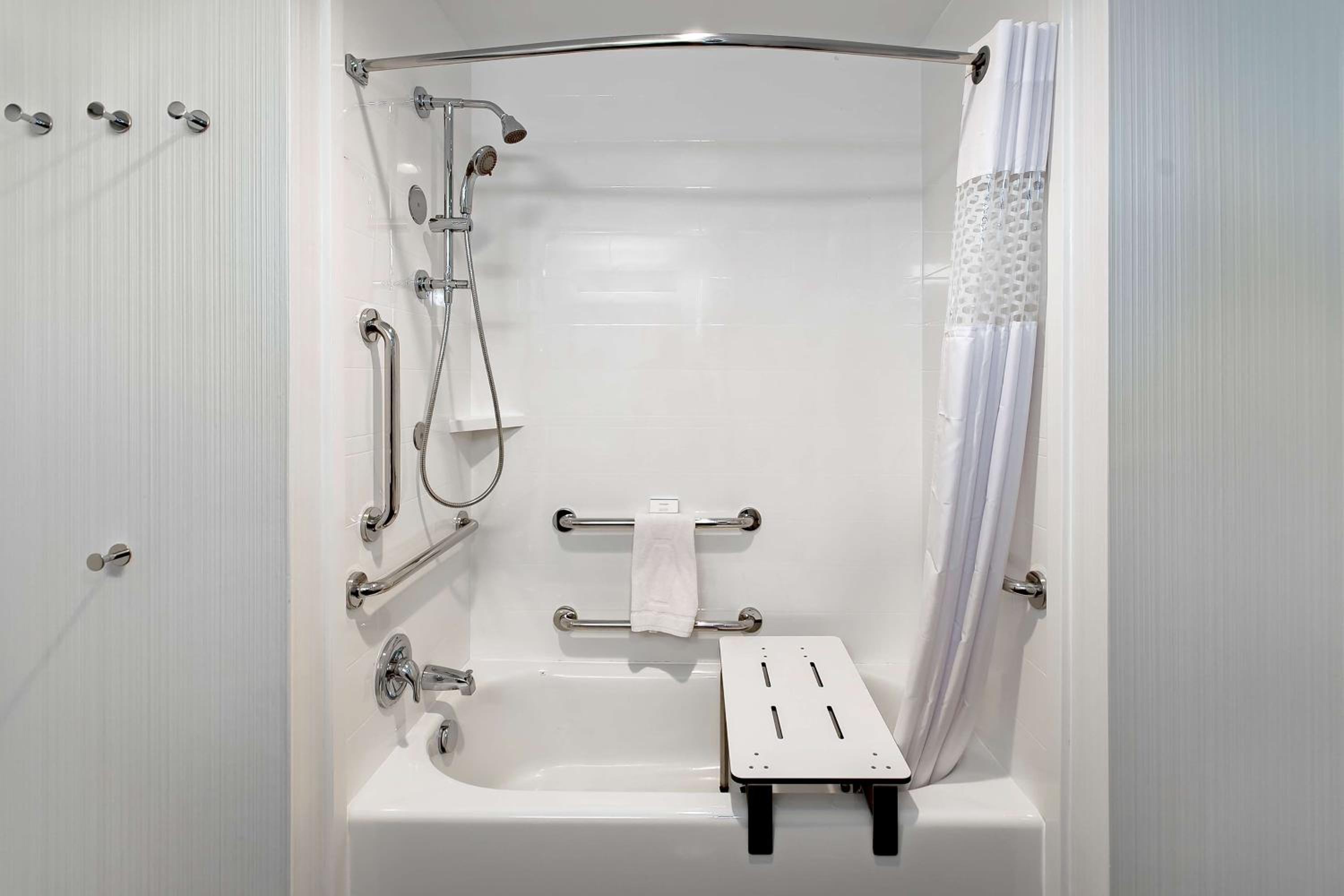 Queen Room with Two Queen Beds - Mobility Access/Non-Smoking