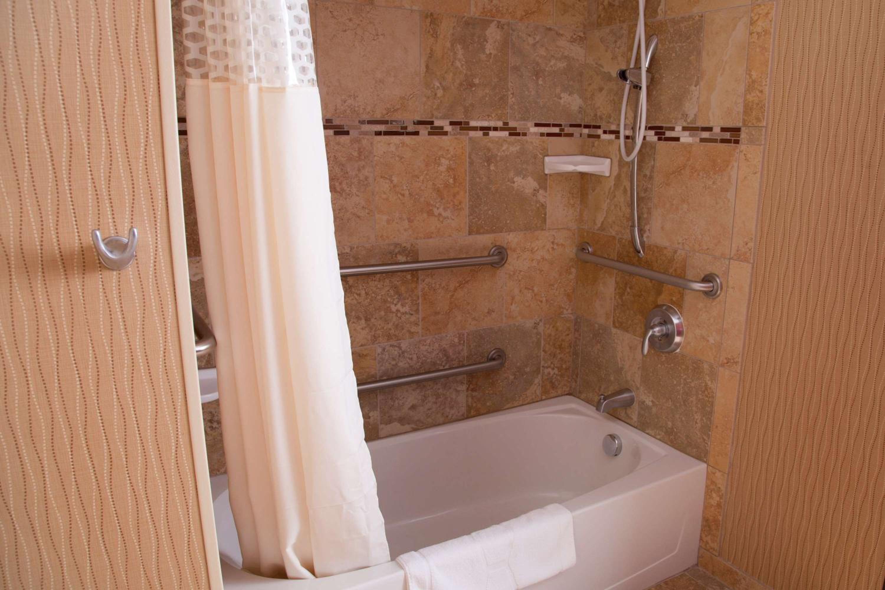 King Studio Suite - Mobility Access/Non-Smoking photo 3