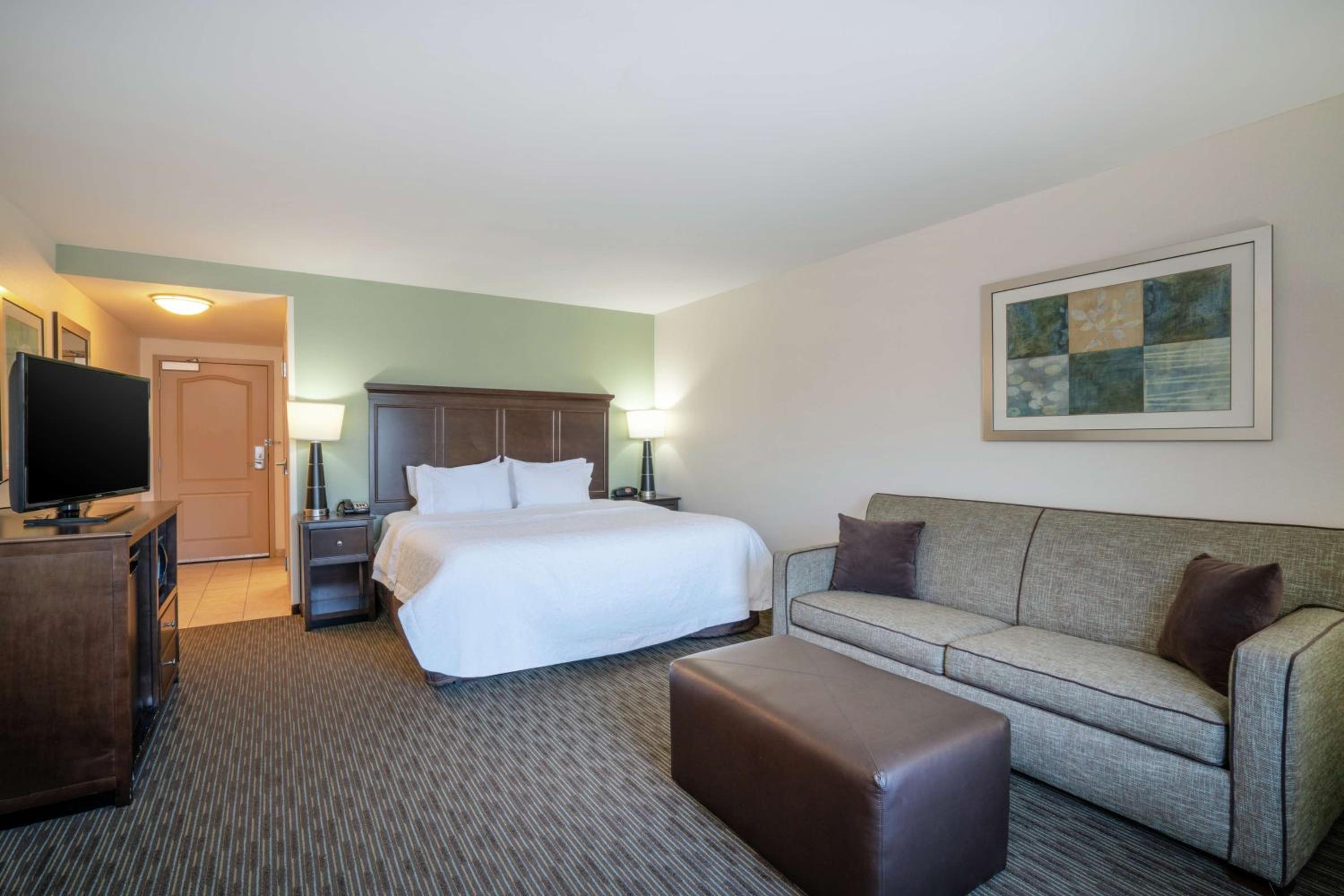 King Room with Sofa Bed - Non-Smoking photo 2