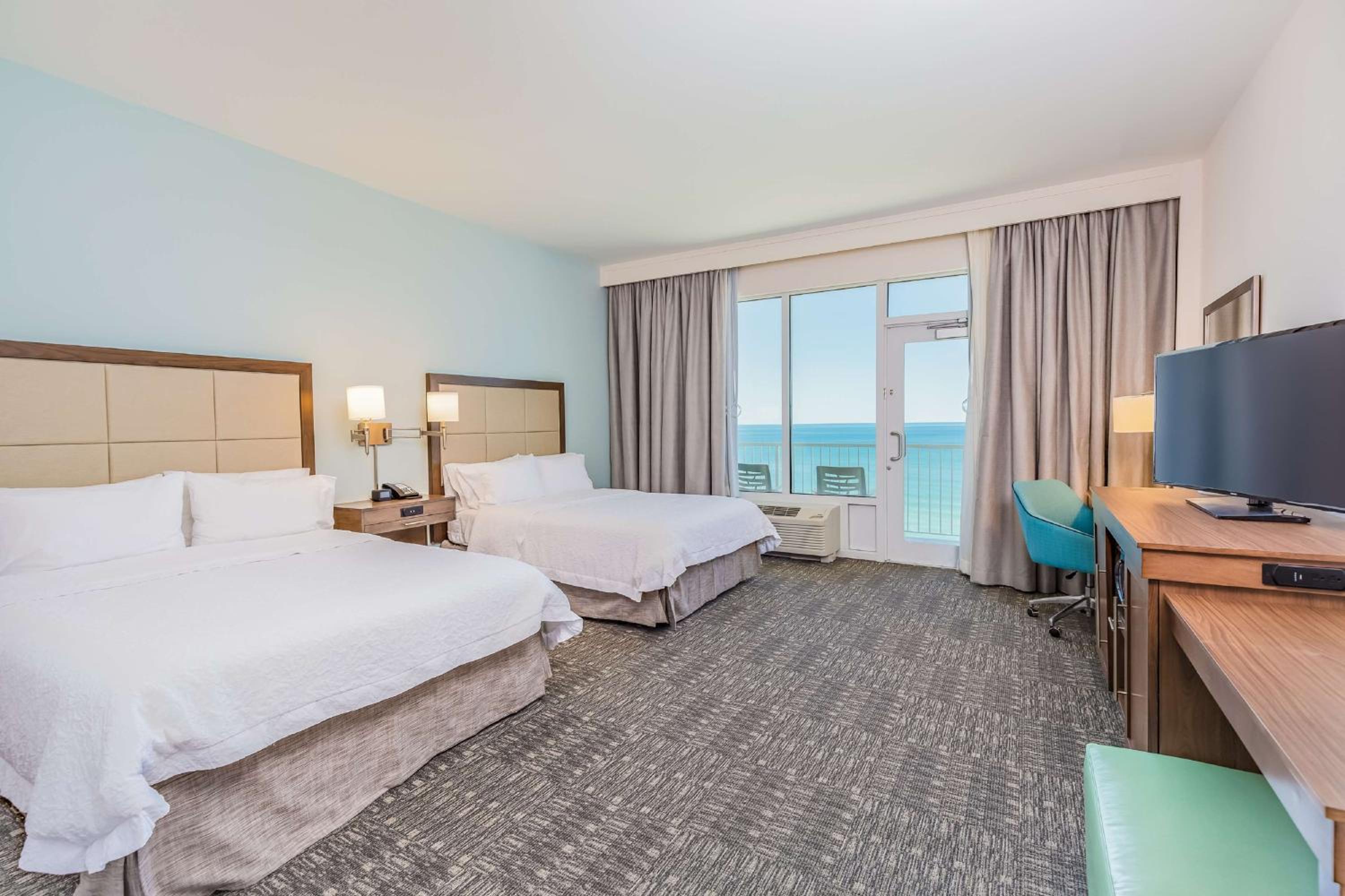Queen Room with Two Queen Beds and Bath Tub - Mobility Accessible - Non-Smoking