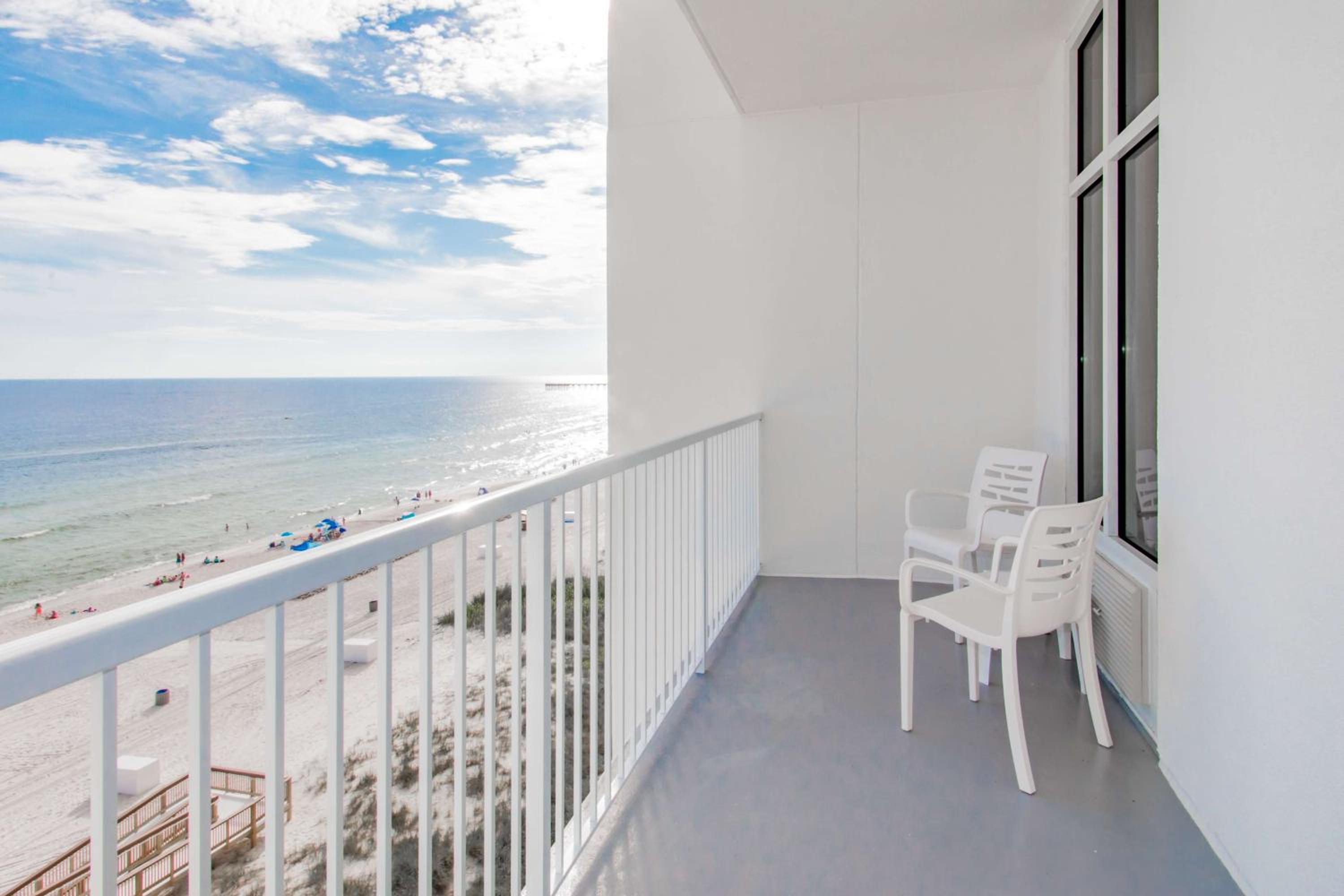 King Room with Balcony - Non-Smoking