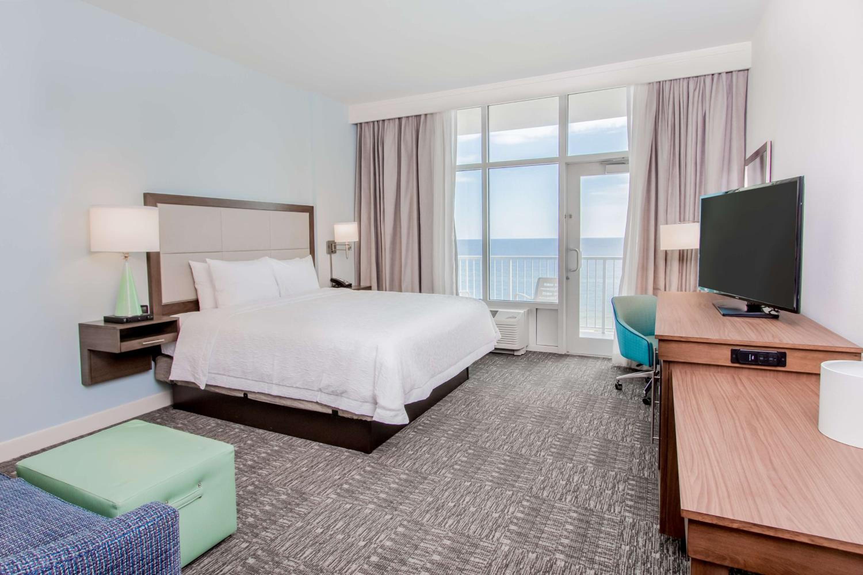 King Room with Balcony - Non-Smoking