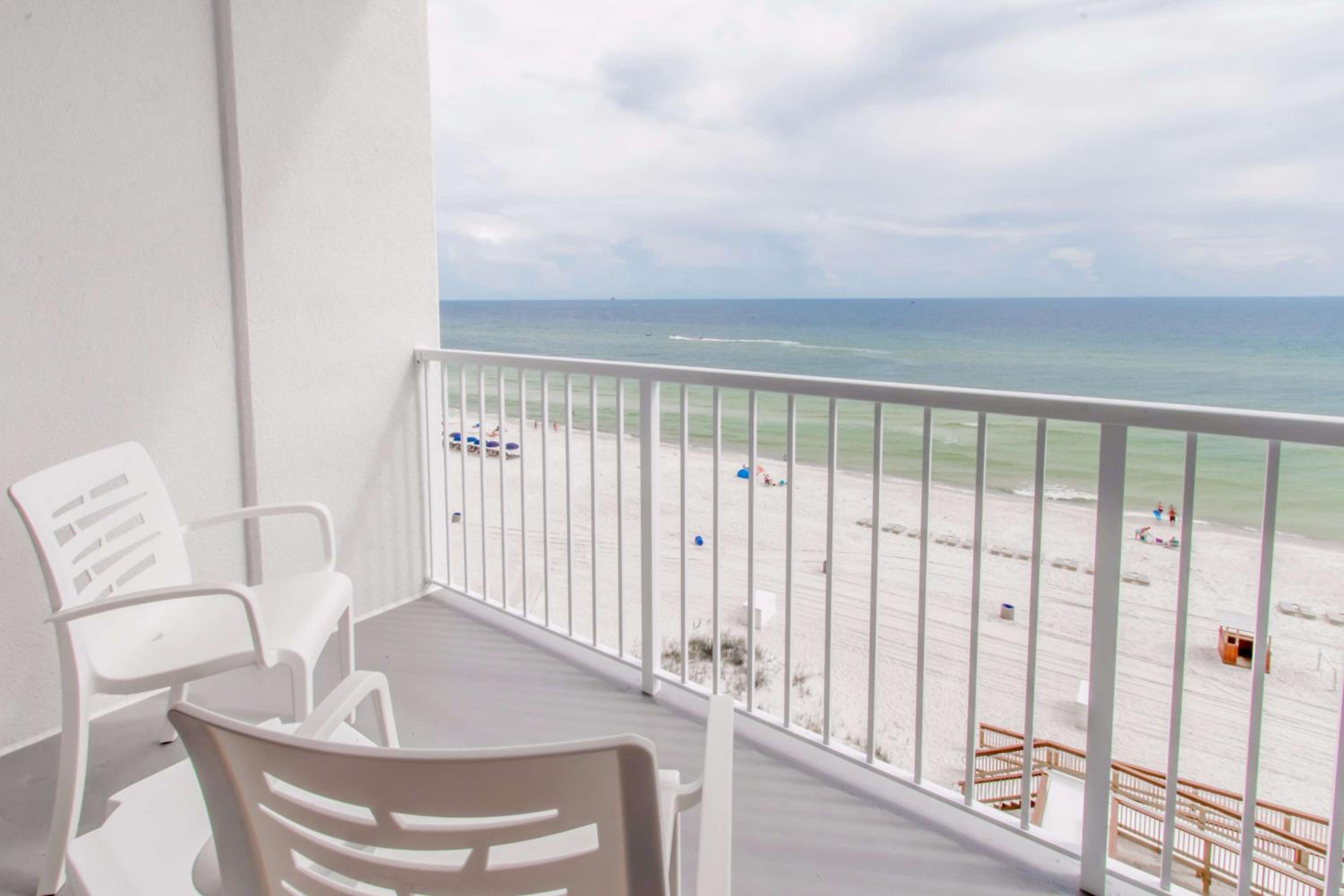 King Room with Balcony - Non-Smoking