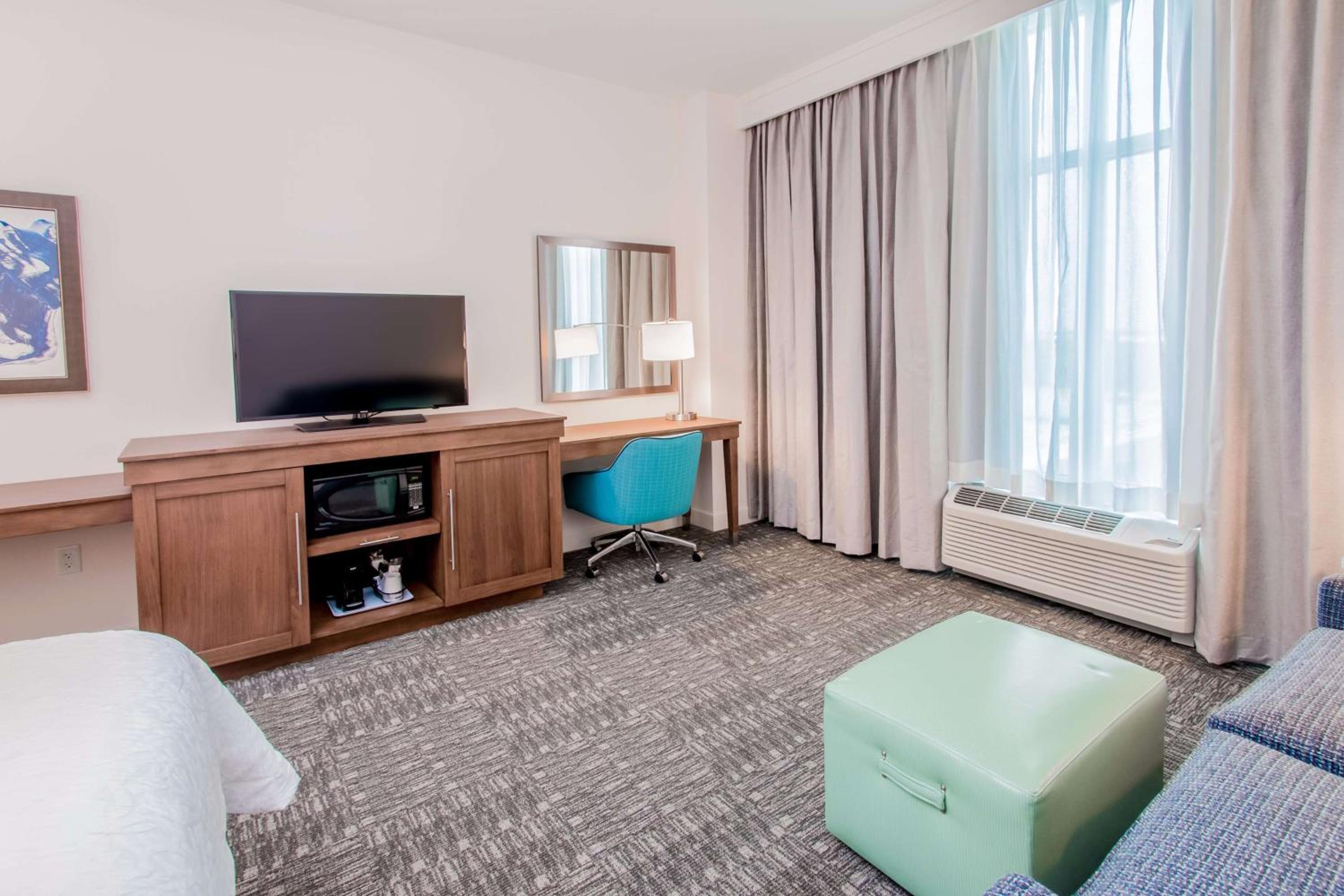 King Room with Roll-in Shower - Mobility Accessible - Non-Smoking