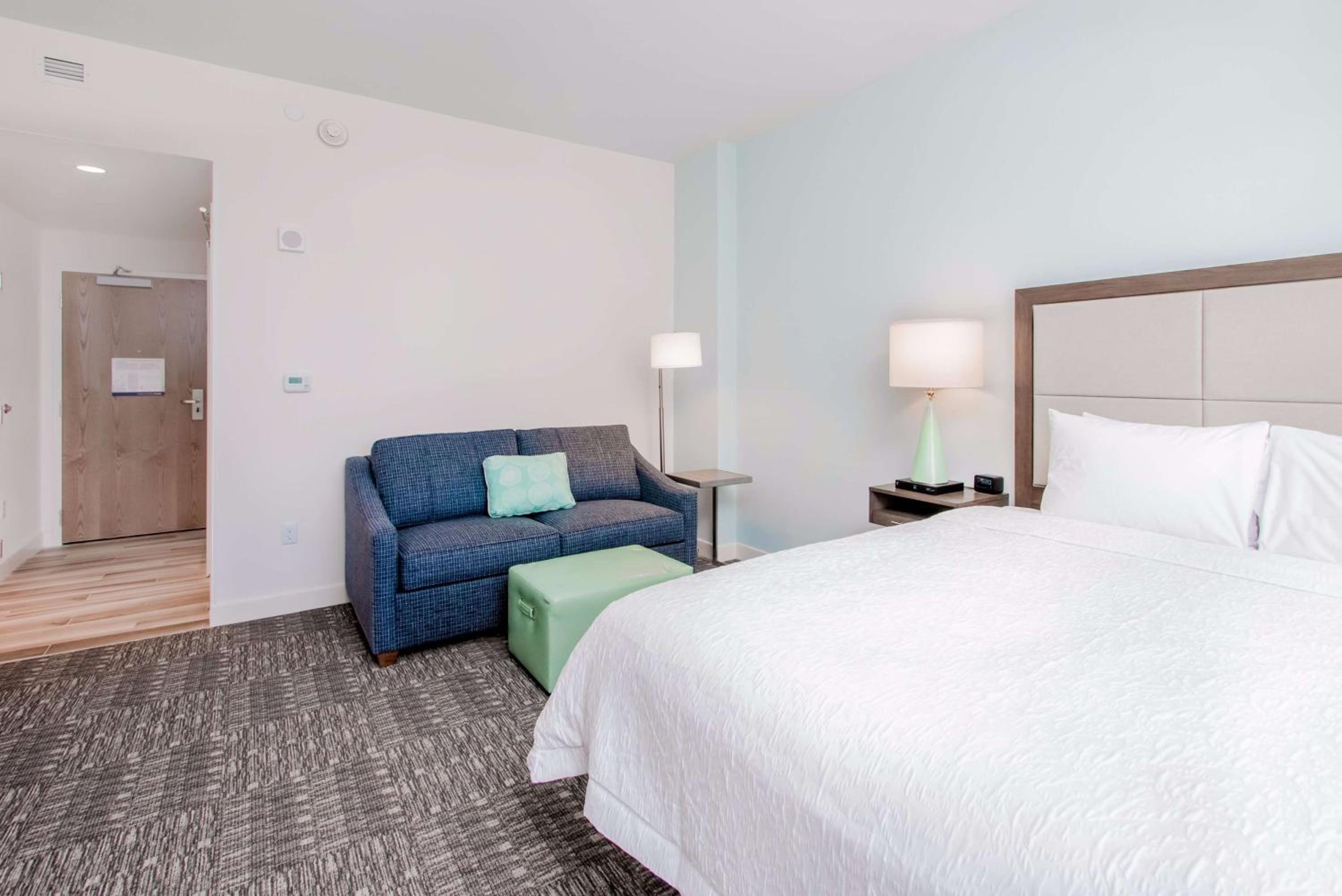 King Room with Balcony - Non-Smoking