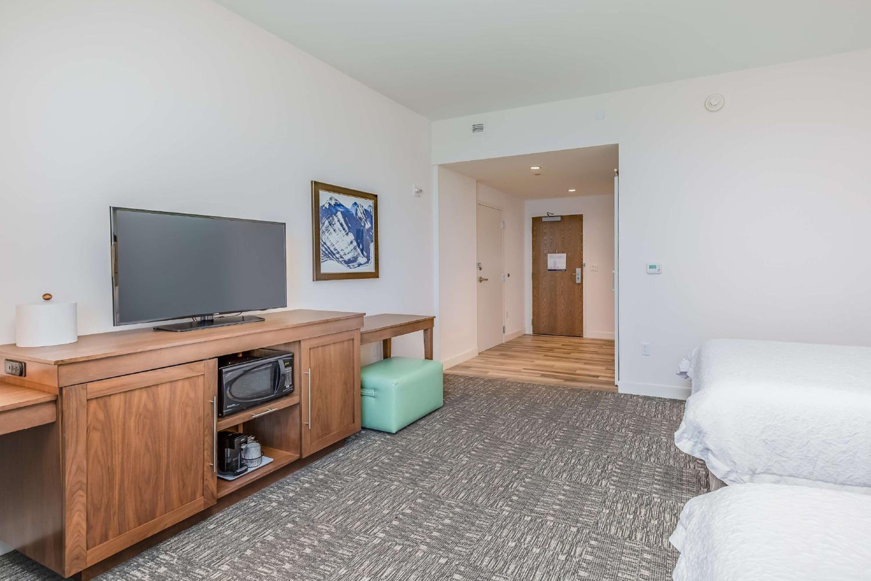 Queen Room with Two Queen Beds and Bath Tub - Mobility Accessible - Non-Smoking