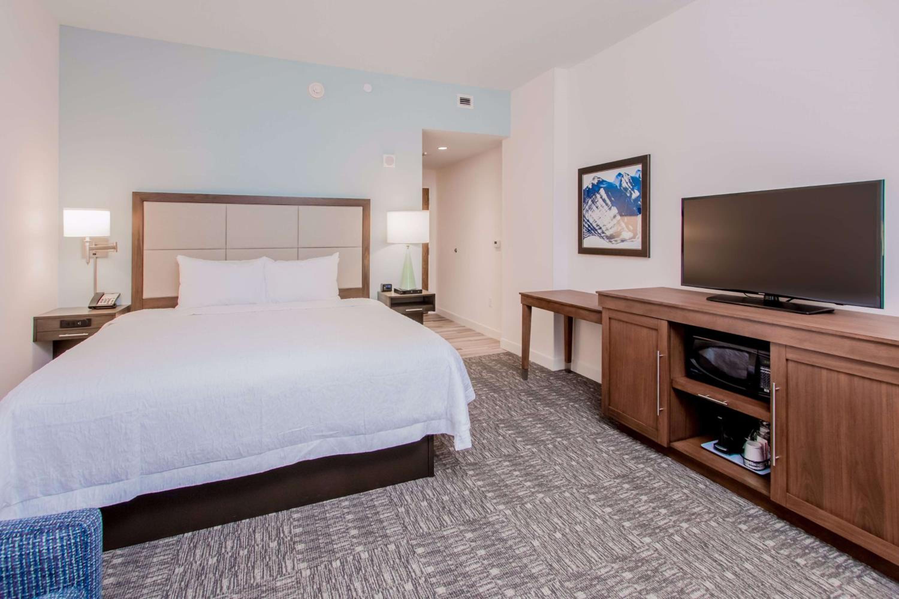 King Room with Sofa Bed - Non-Smoking