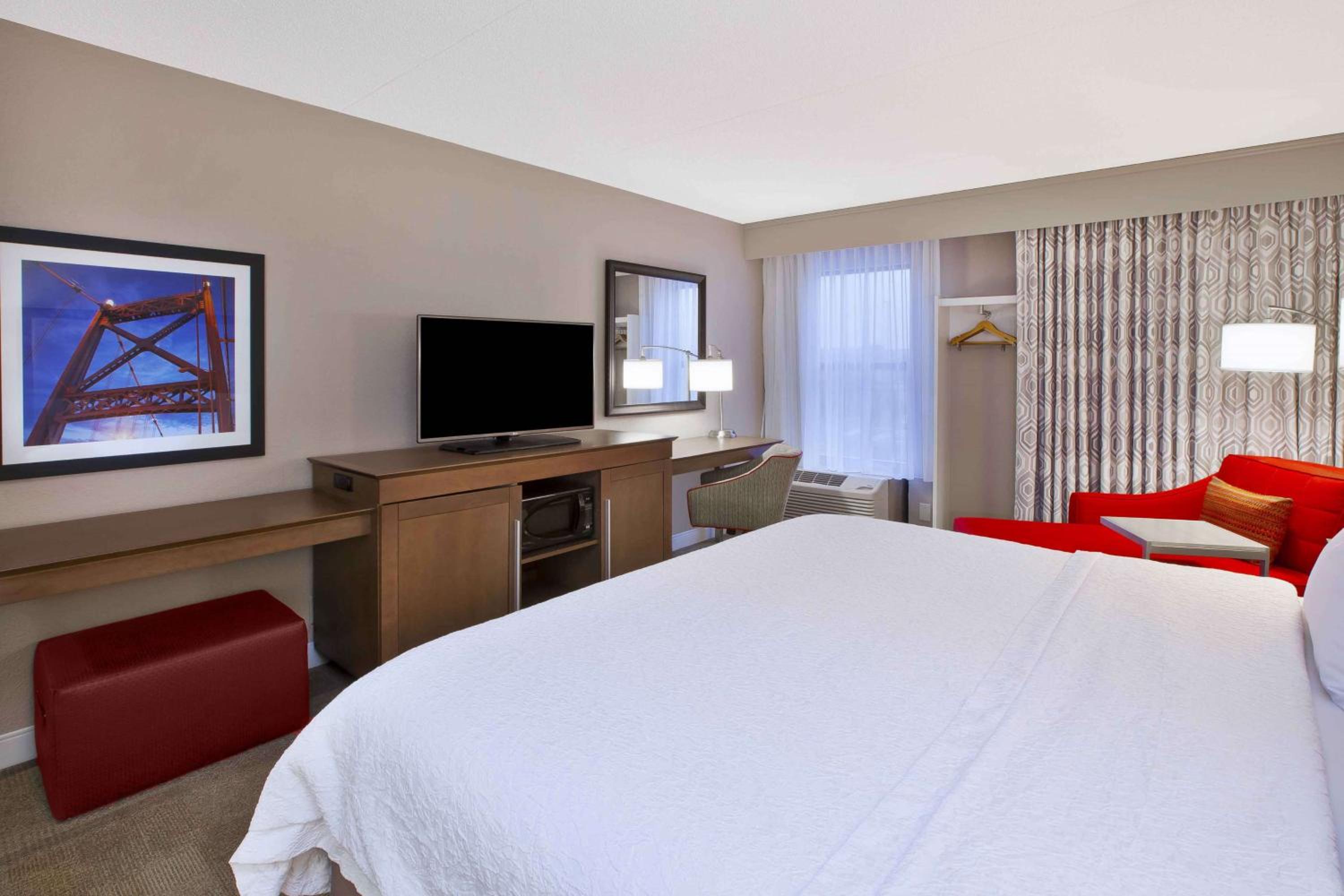 King Room with King Bed - Non-Smoking - Photo 1