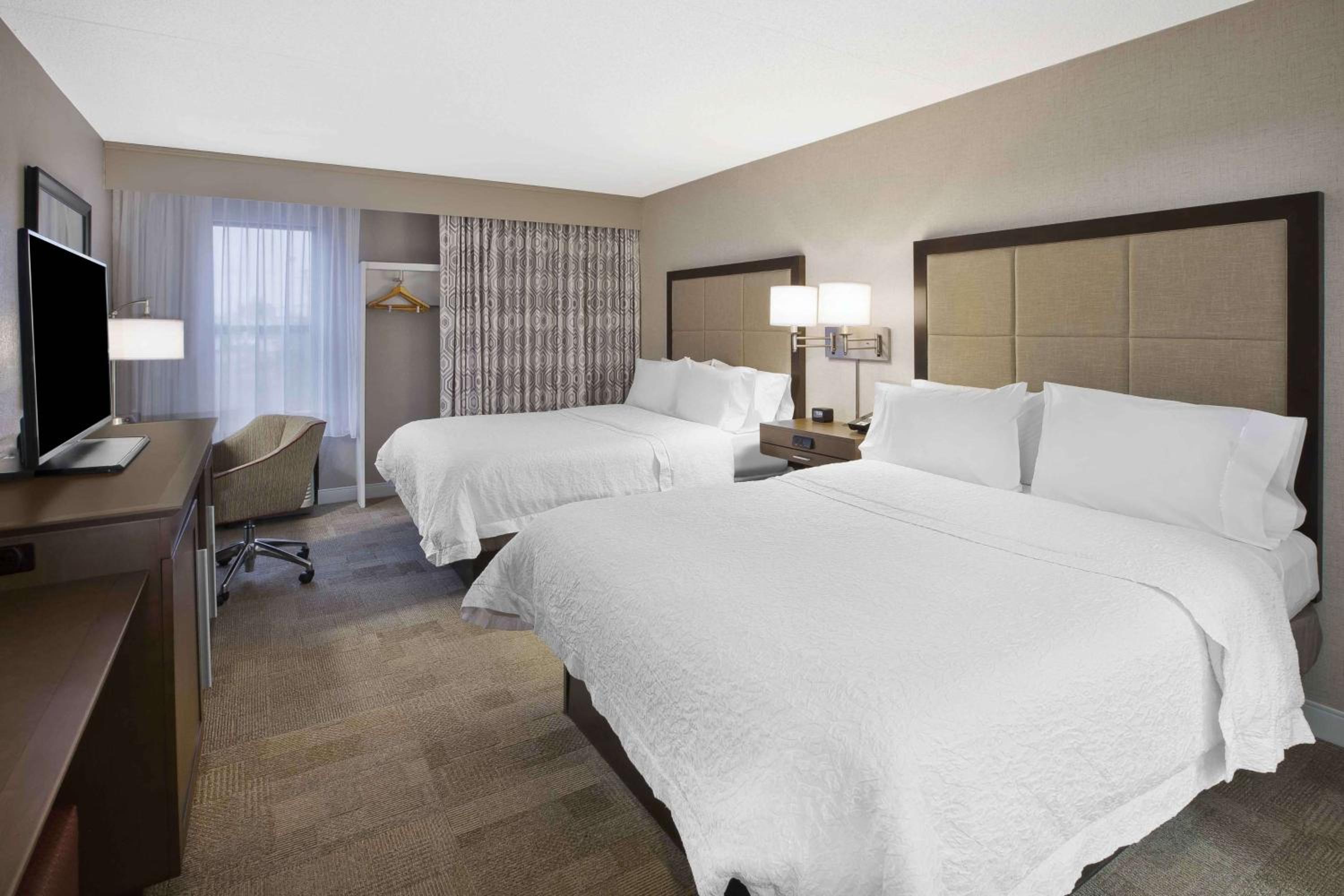 Queen Room with Two Queen Beds - Non-Smoking - Photo 1