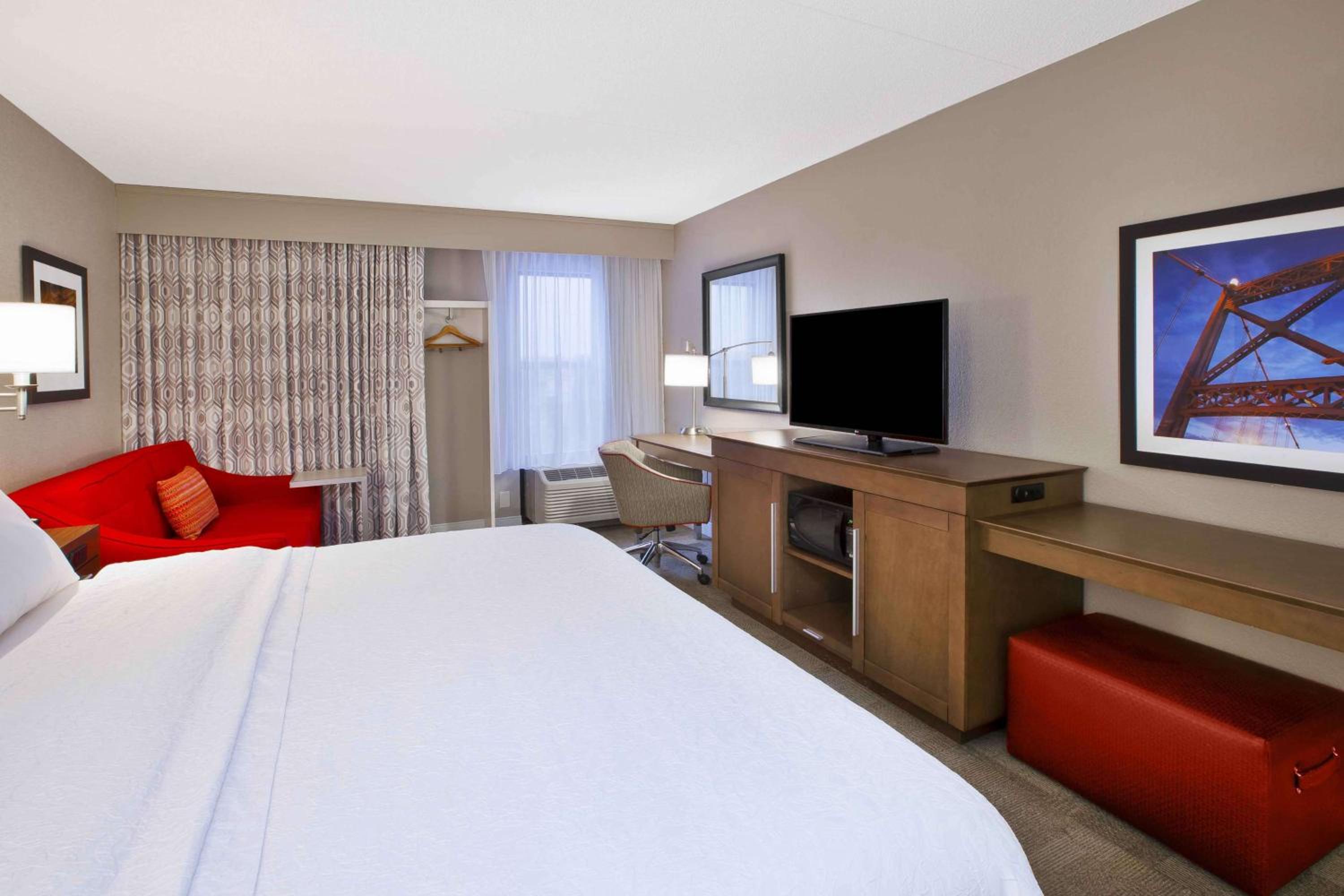King Room with Sofa Bed and Study - Non-Smoking - Photo 3