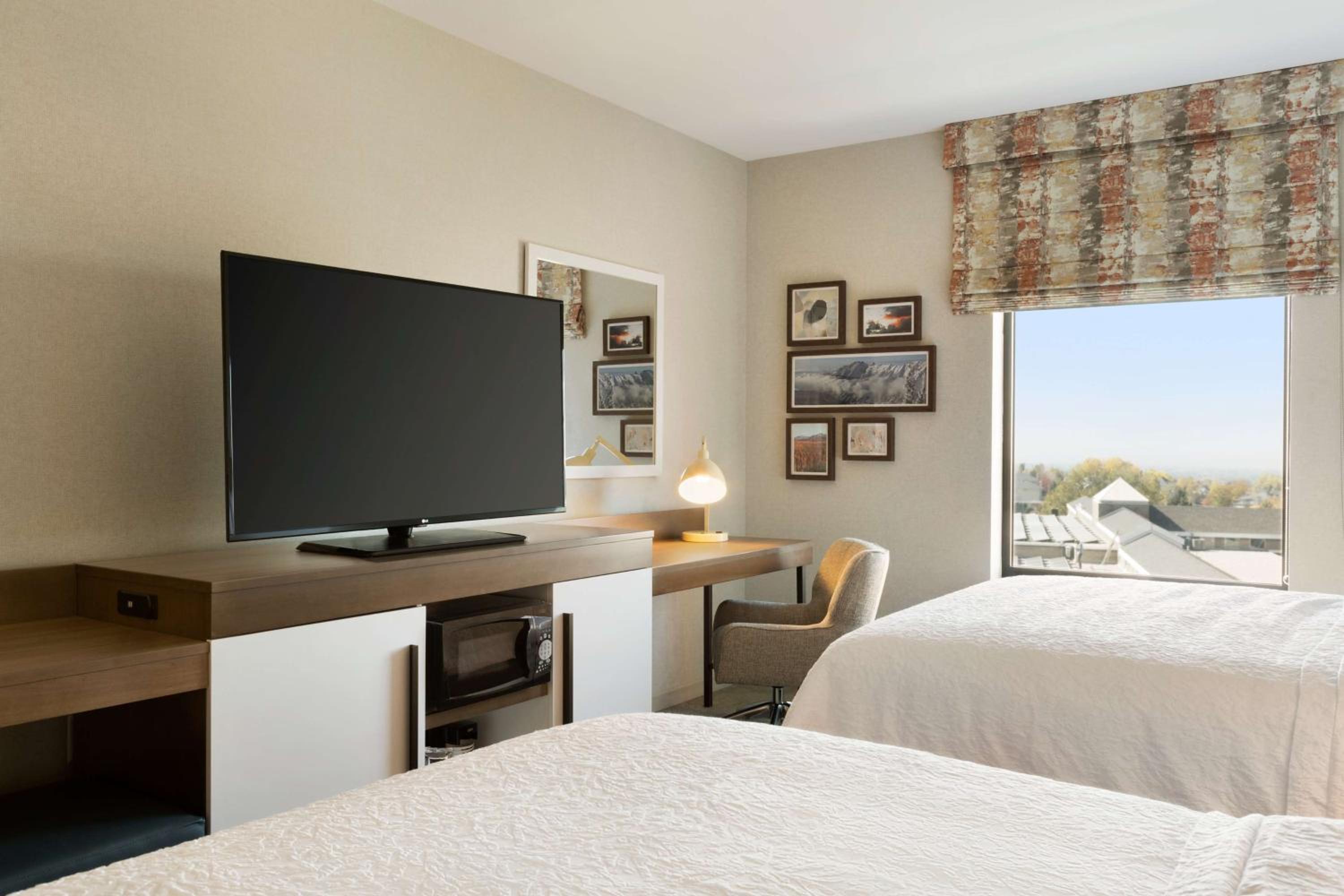 Queen Room with Two Queen Beds - Mobility and Hearing Access/Non-Smoking photo 1