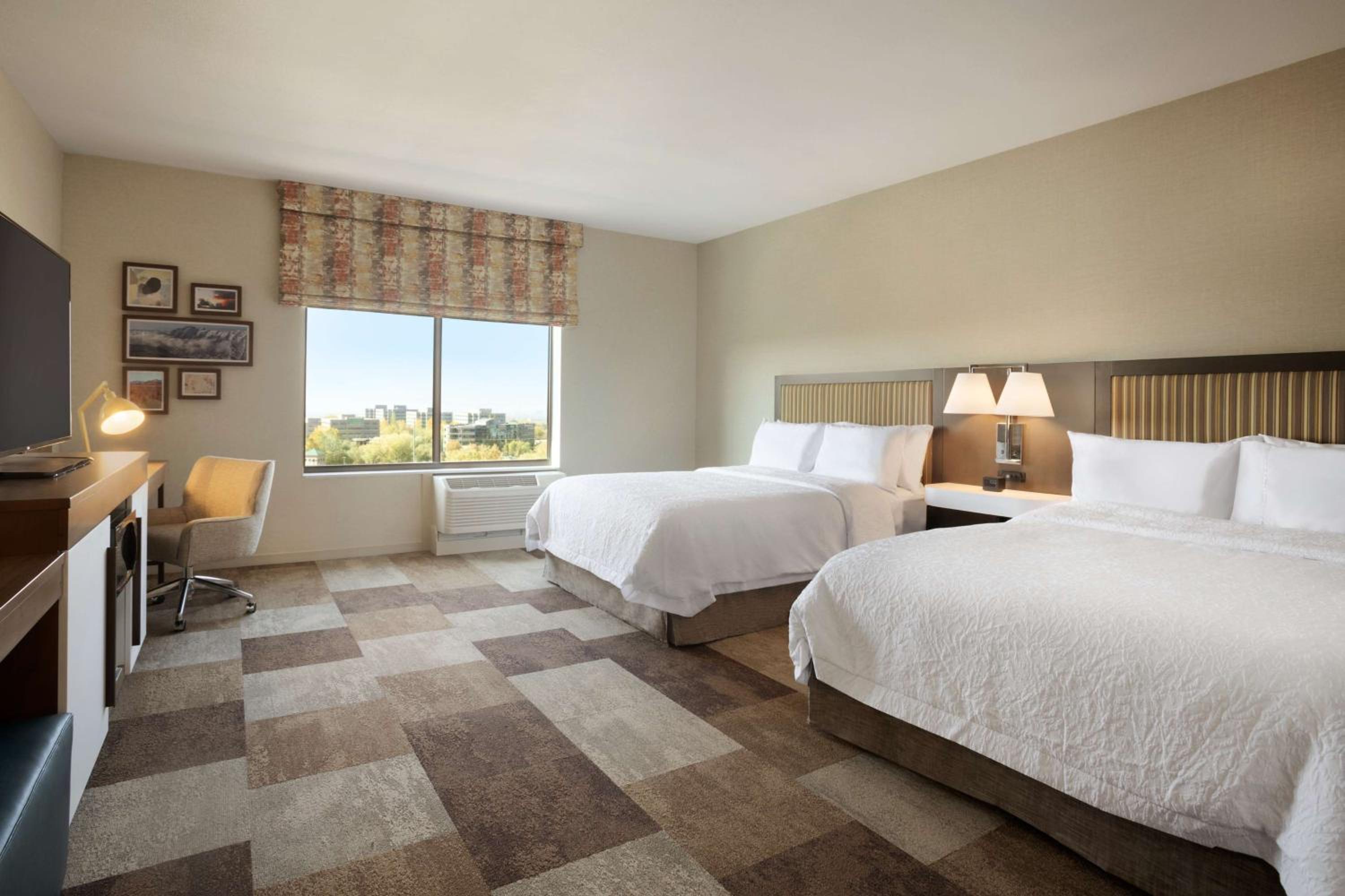 Queen Room with Two Queen Beds - Mobility and Hearing Access/Non-Smoking photo 2