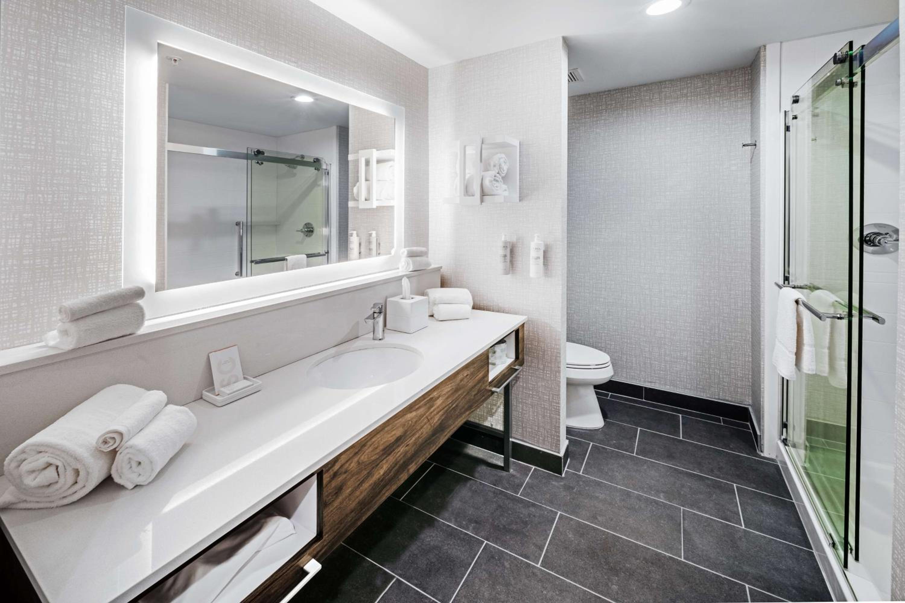 King Room - Hearing Access - Photo 2