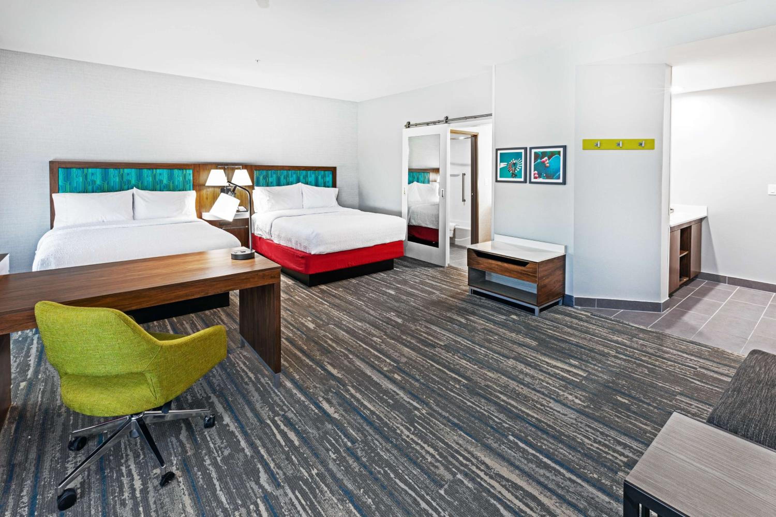 Queen Studio Suite with Two Queen Beds - Photo 2