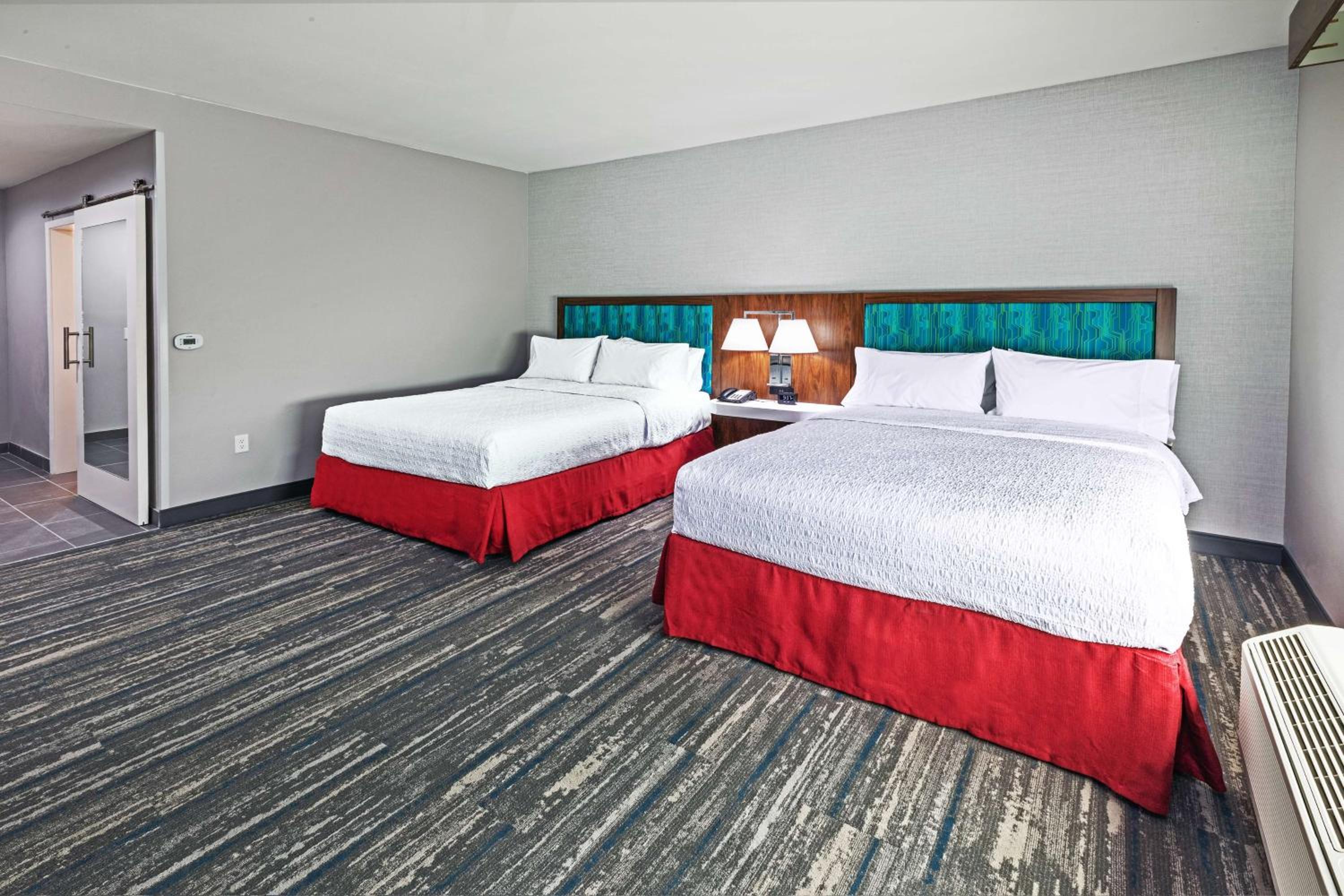 Queen Room with Two Queen Beds and Bath Tub - Mobility Access - Photo 3