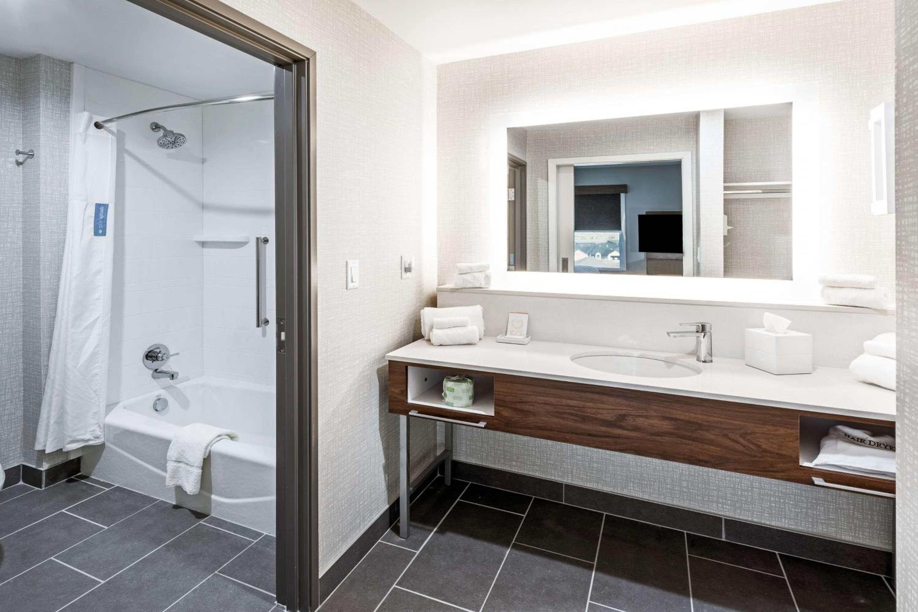 King Studio Suite - Photo 2