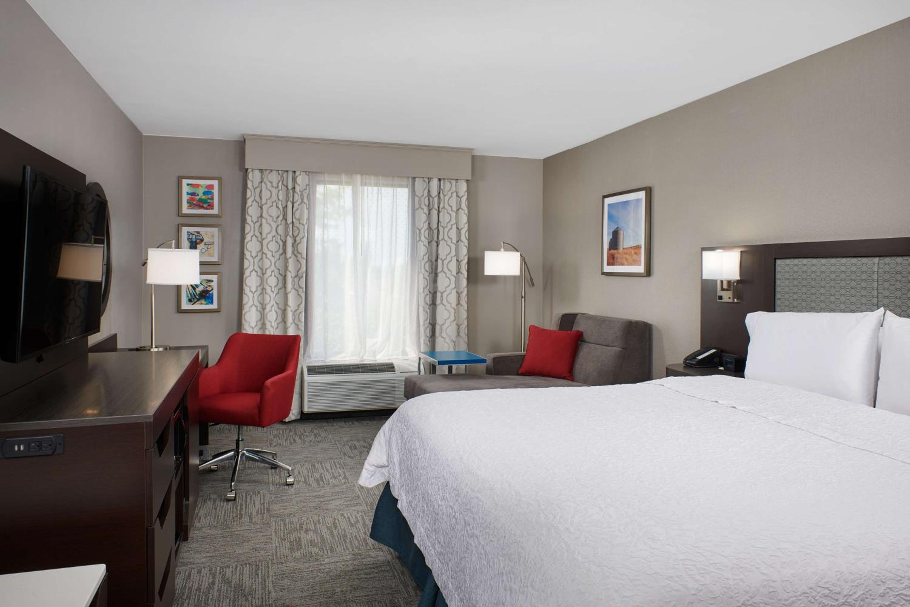 King Room with King Bed - Non-Smoking - Photo 1