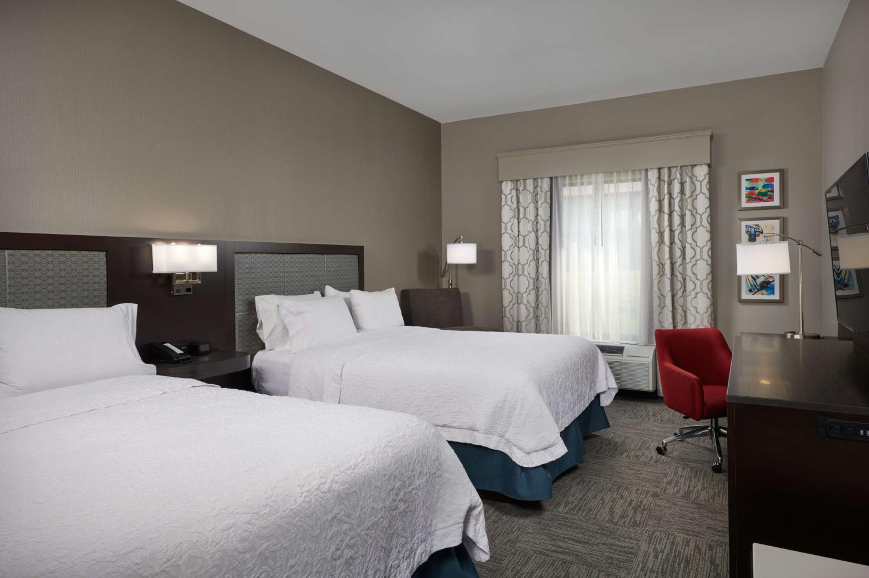 Room with Two Queen Beds - Non-Smoking - Photo 2