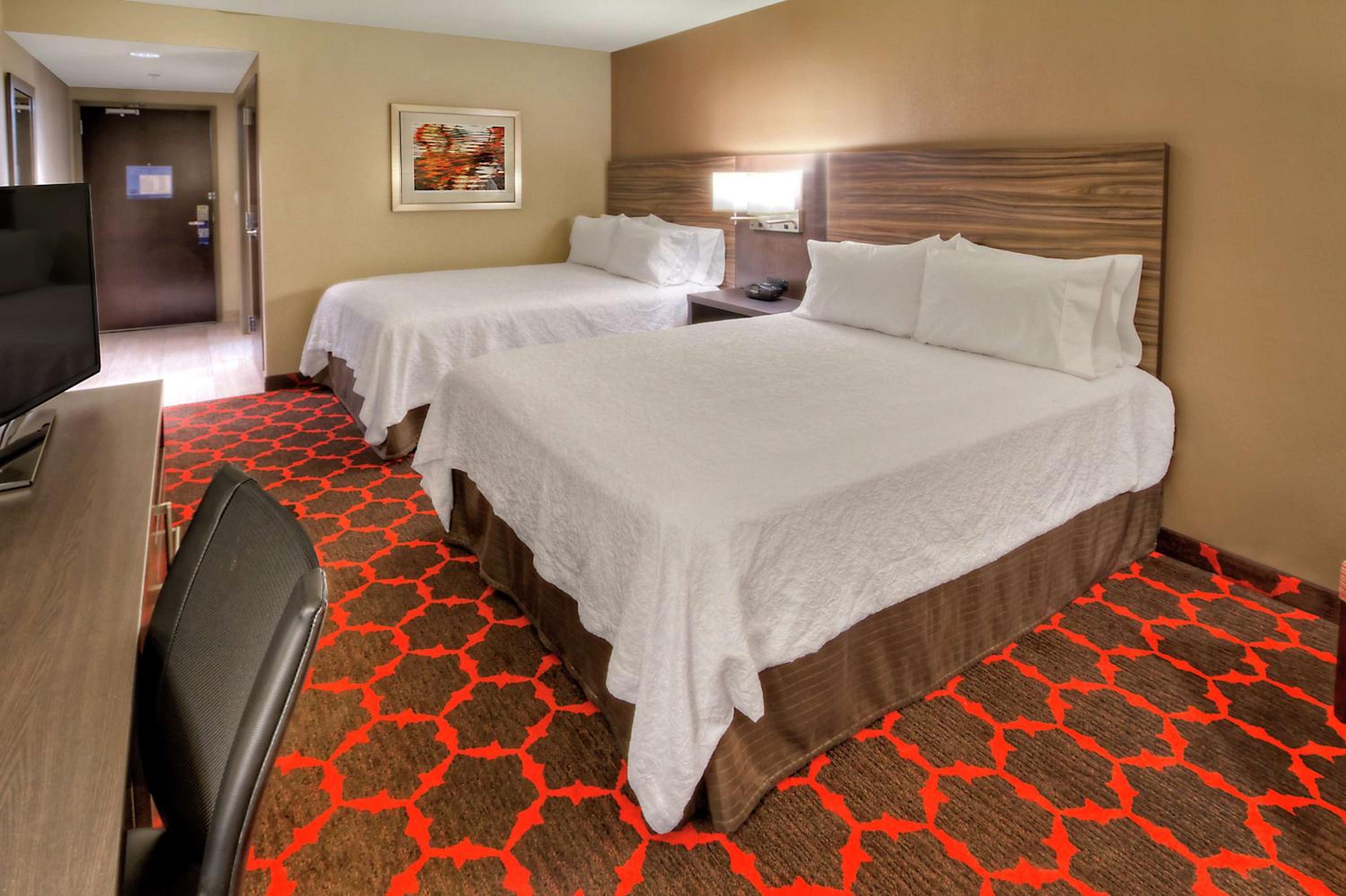 Room with Two Queen Beds - Non-Smoking - Photo 6