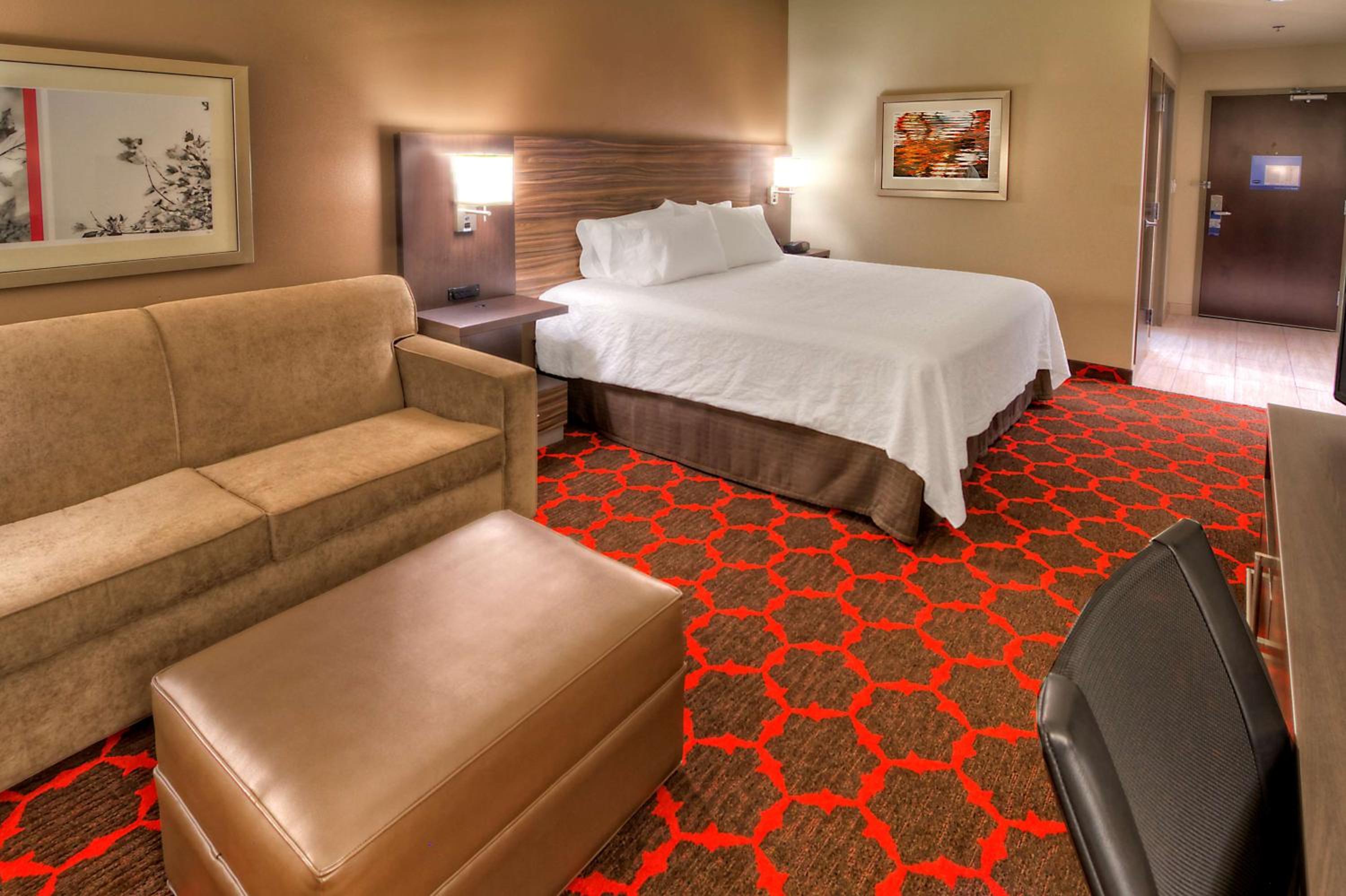 King Room with Sofa Bed - Non-Smoking - Photo 2