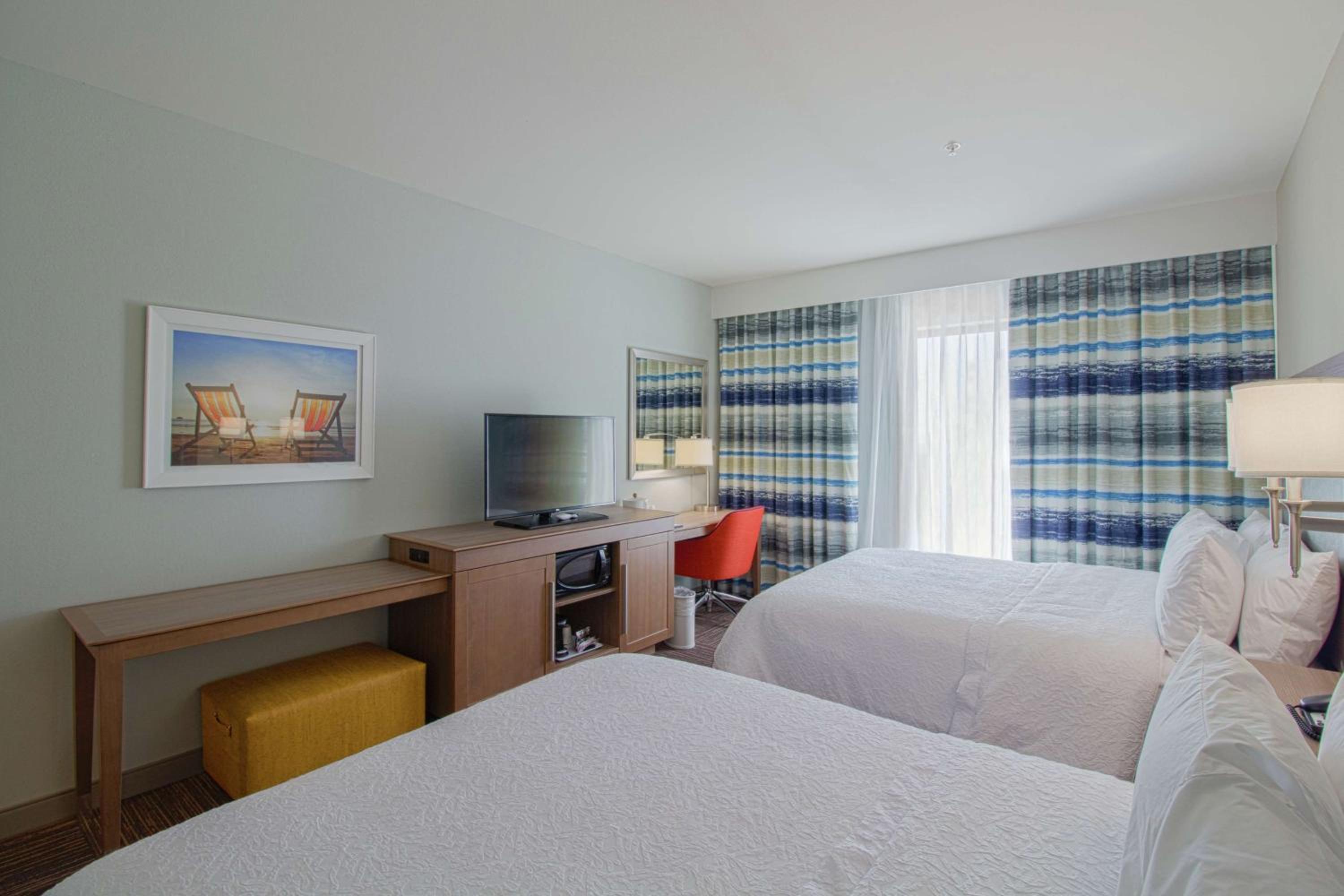 Queen Room with Two Queen Beds (4 Adults) photo 2