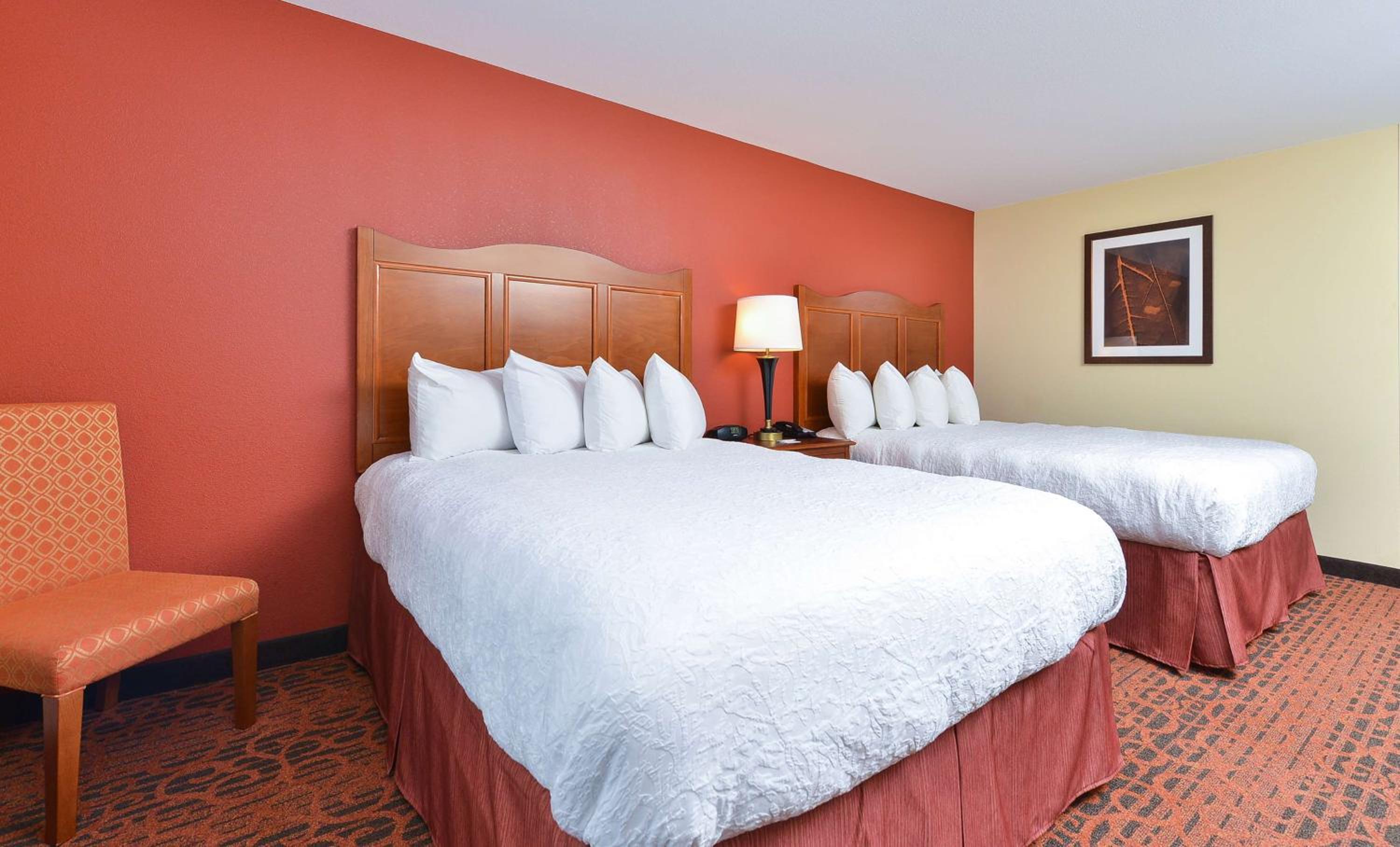 Room with Two Queen Beds - Non-Smoking - Photo 1